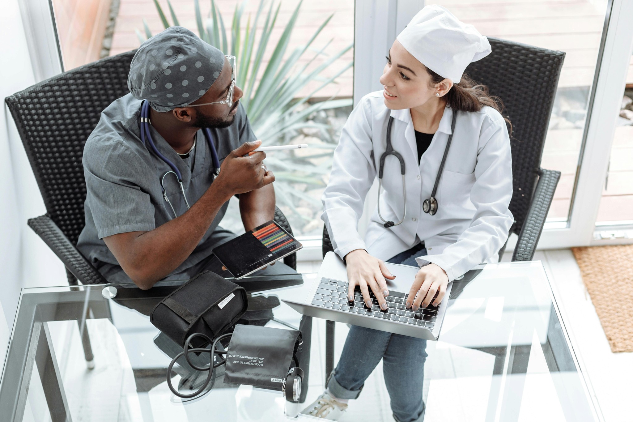 Two doctors talking to each other