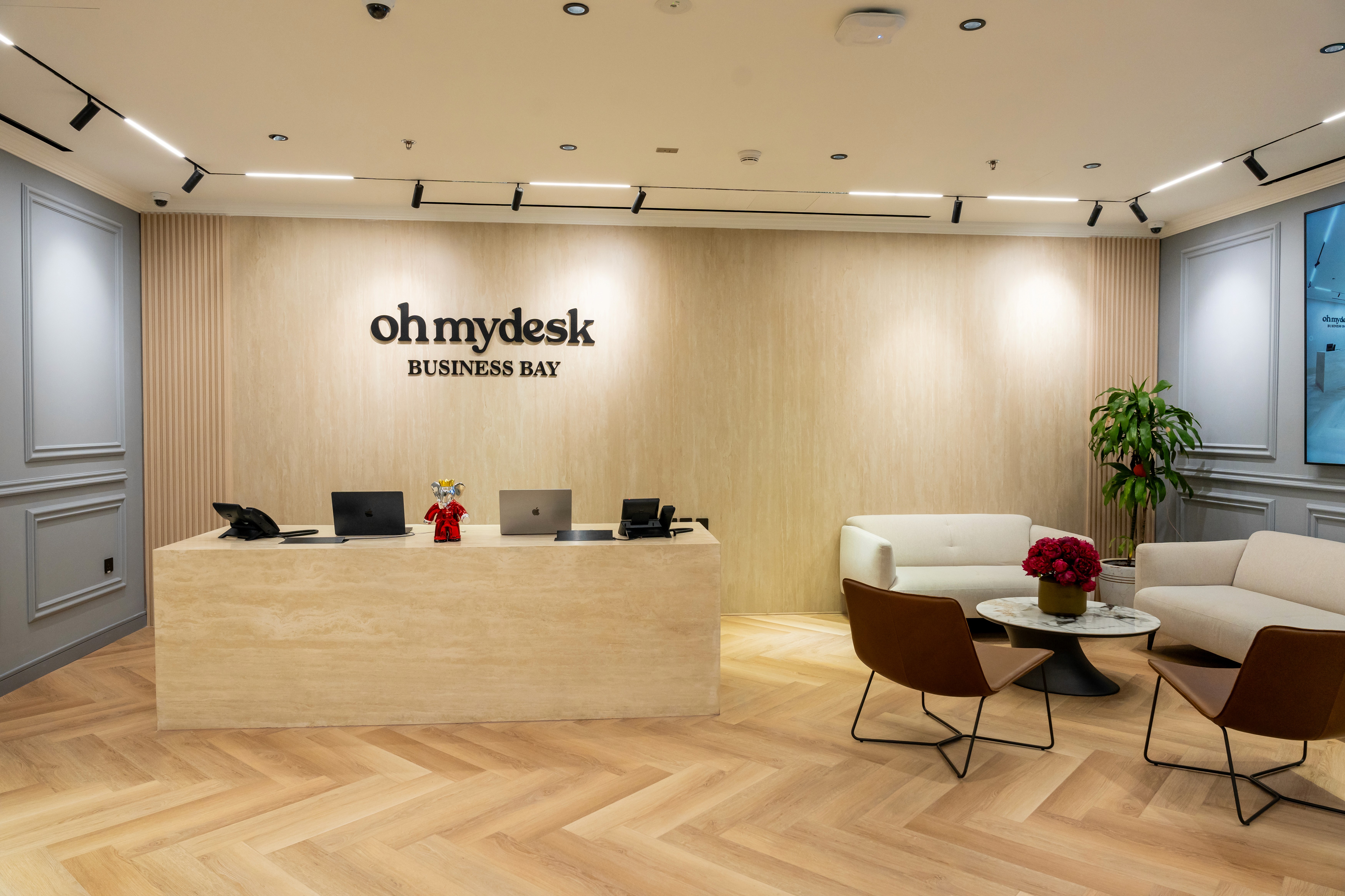 Oh My Desk Business Bay baysquare – Modern coworking space in Dubai offering private offices, open workspaces, and meeting rooms with 24/7 access and high-speed internet.