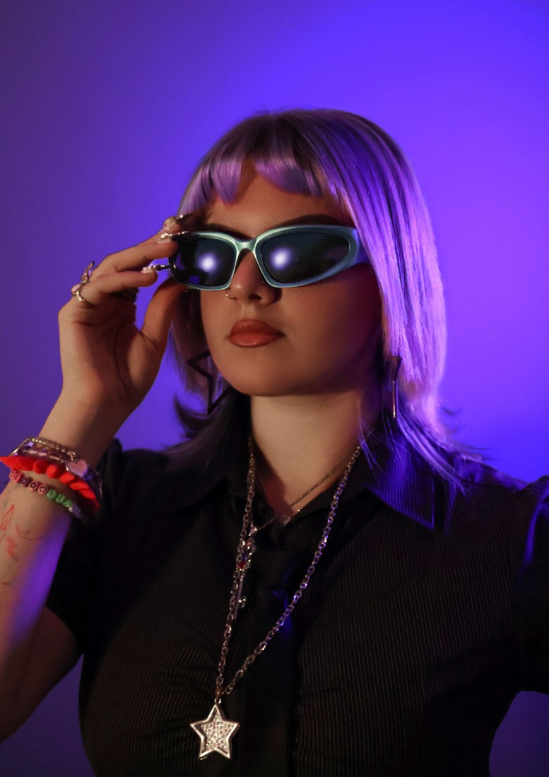 portrait of girl wearing sunglasses