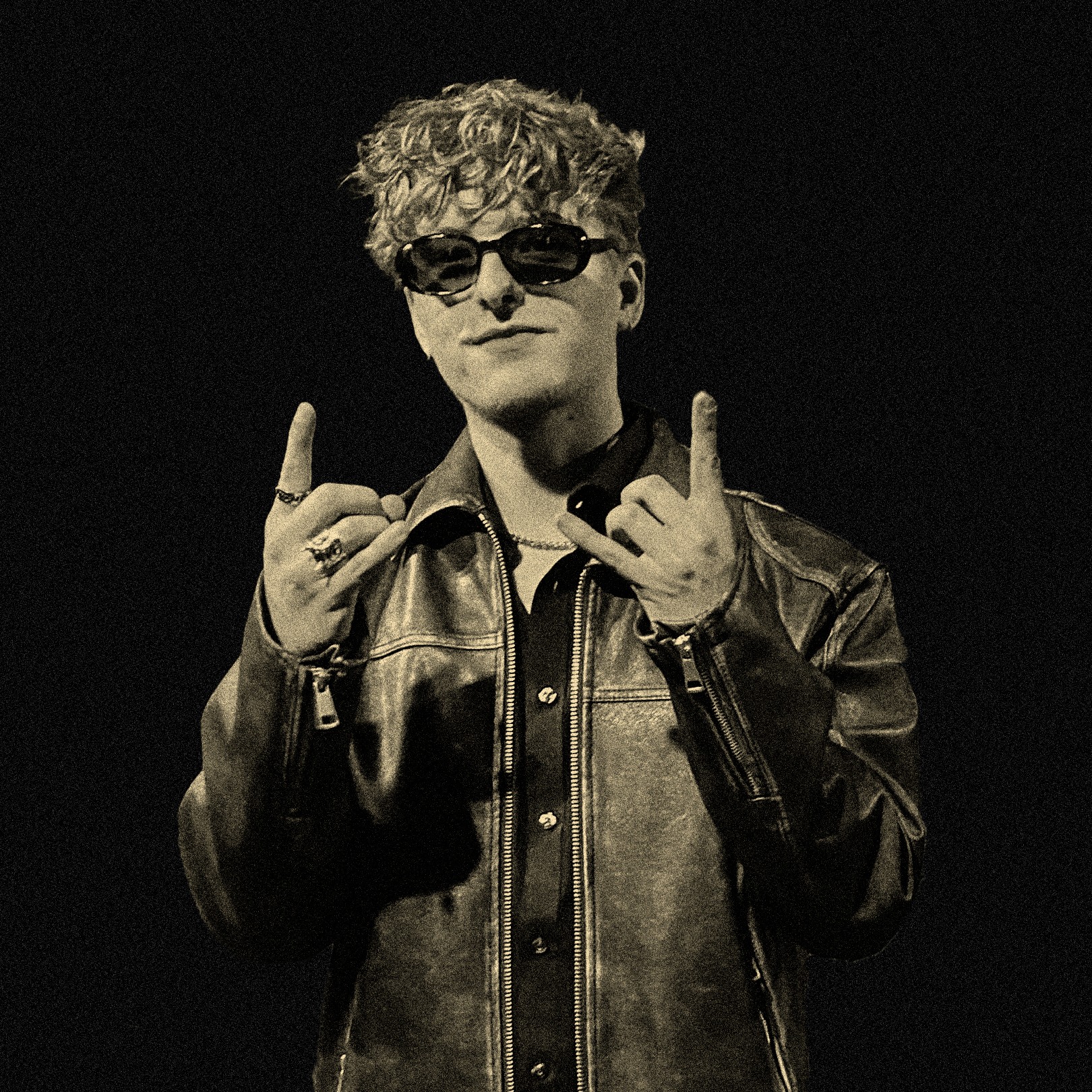 Dreamr is a Vancouver-based producer, samplemaker, and guitarist known for guitar-driven production that blends hip hop with atmospheric, alternative textures. As a member of the Hologram collective, he’s built a growing catalog with credits alongside artists such as Yeat, Lil Uzi Vert, Trippie Redd, Travis Scott, Juice WRLD, Vybz Kartel, and Pi’erre Bourne. With a sound built around melody, emotion, and live instrumentation, Dreamr continues to expand his lane as one of the standout collaborators shaping modern rap and R&B production.