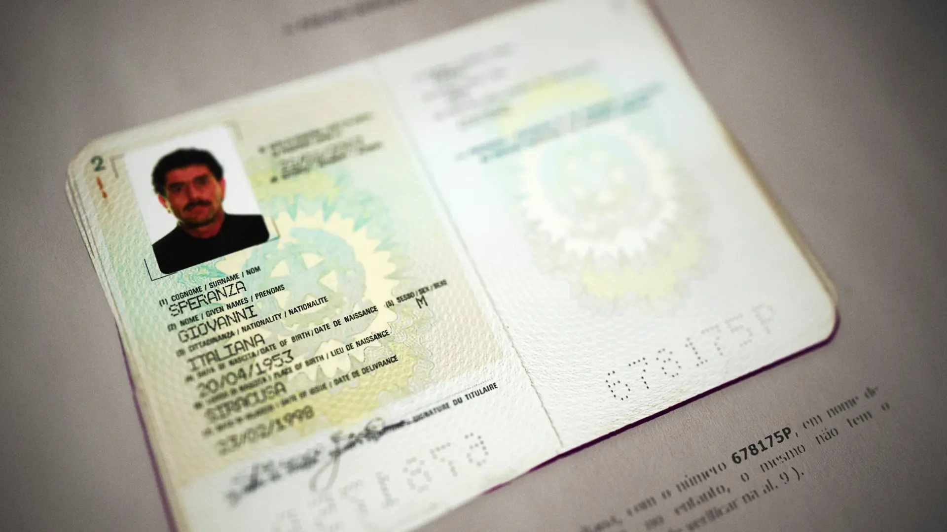 Max Kinzel - Animation eines Reisepasses im Motion Design