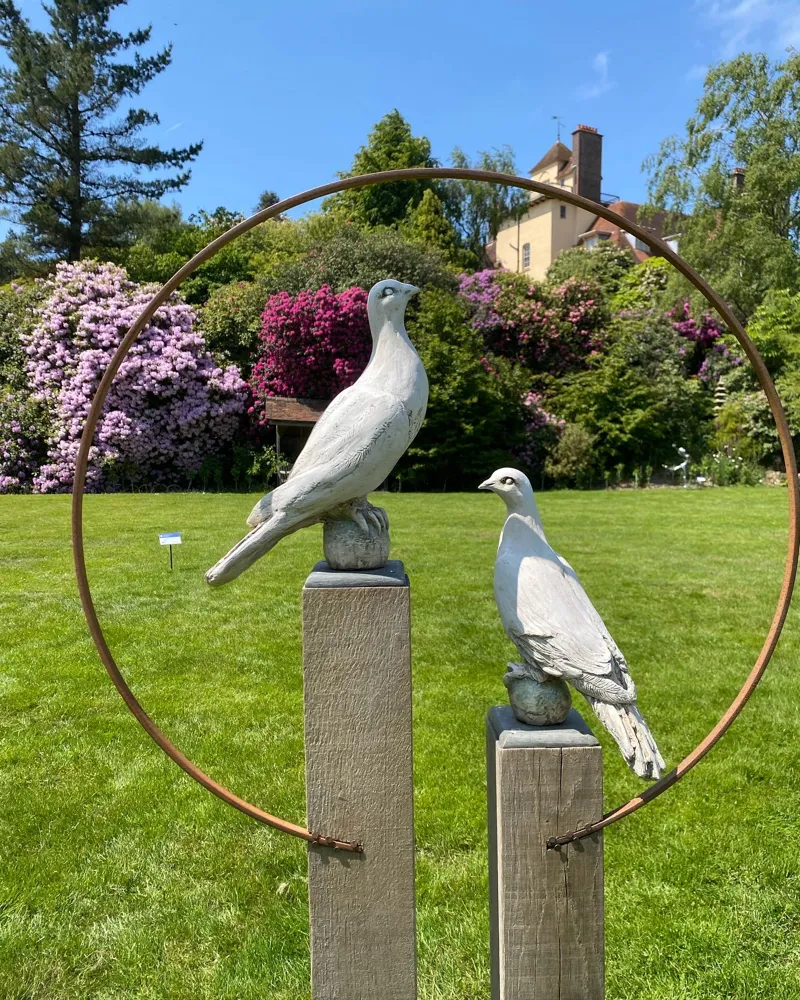 garden shot company of the columbidae sculpture