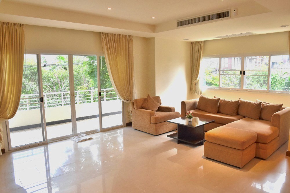 3-Bedroom Pet-Friendly Modern Residence Sathorn 2