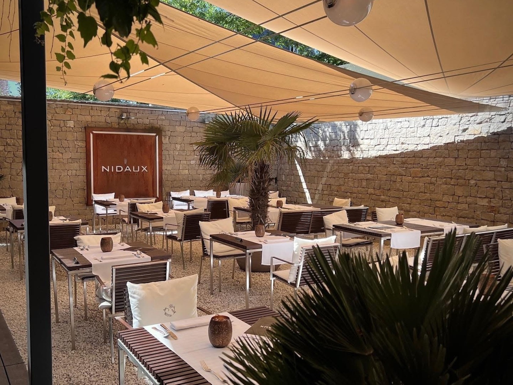 Restaurant mit Wintergarten/Pavillon und Terrasse