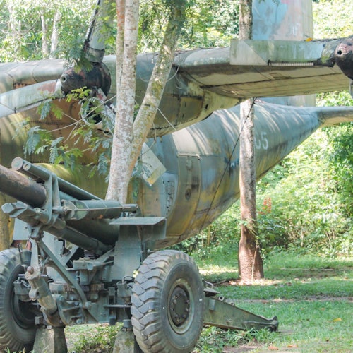 Temukan dunia bawah tanah yang unik dari terowongan, di mana sejarah luar biasa dihidupkan kembali.