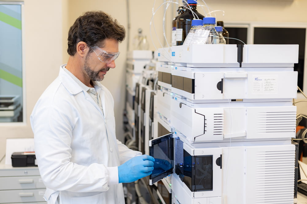 Laboratório bioanalítico da Synvia integrado ao centro clínico para validação de métodos e estudos bioanalíticos