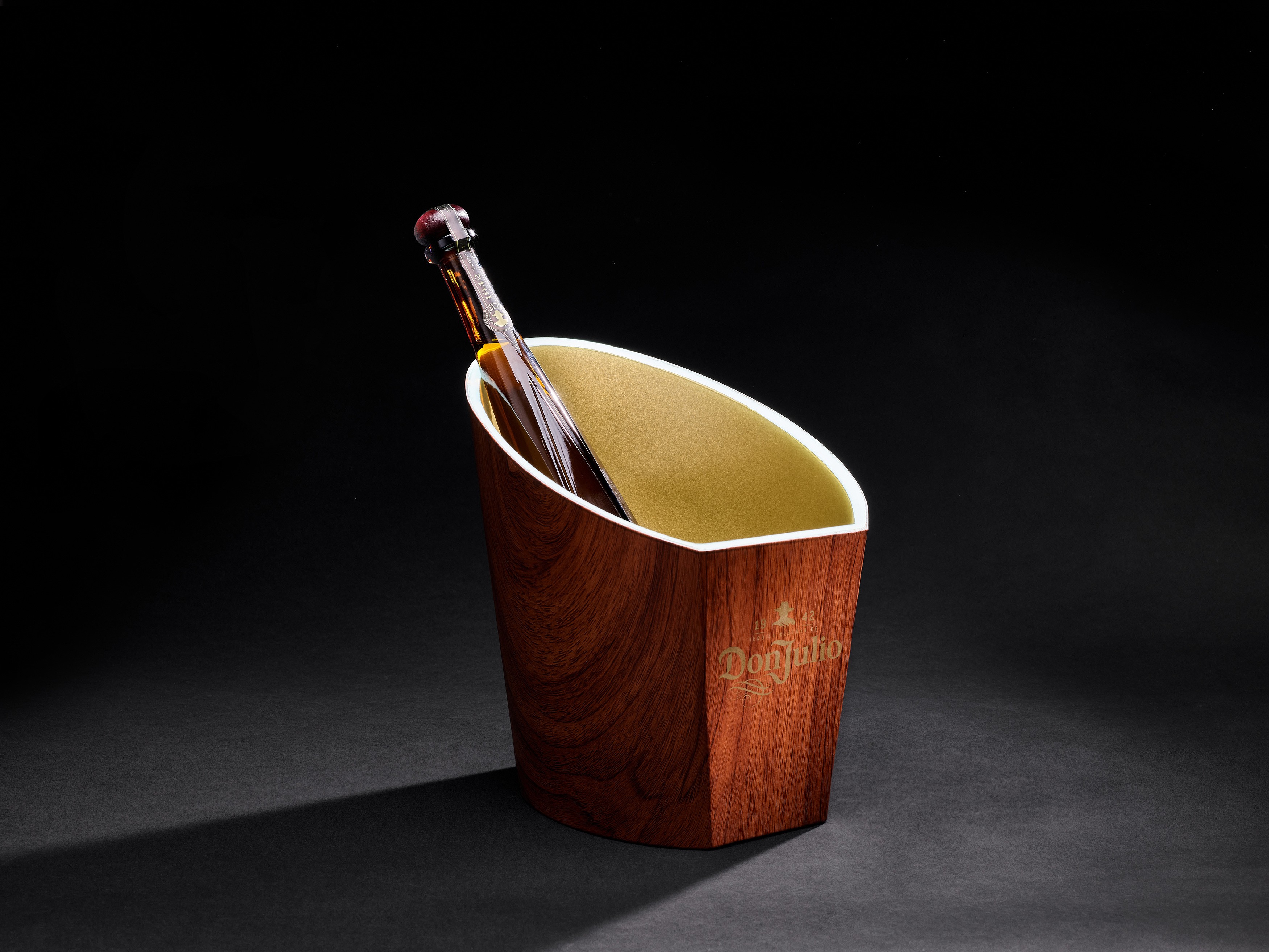 1942 Luxury Nightlife Tools 