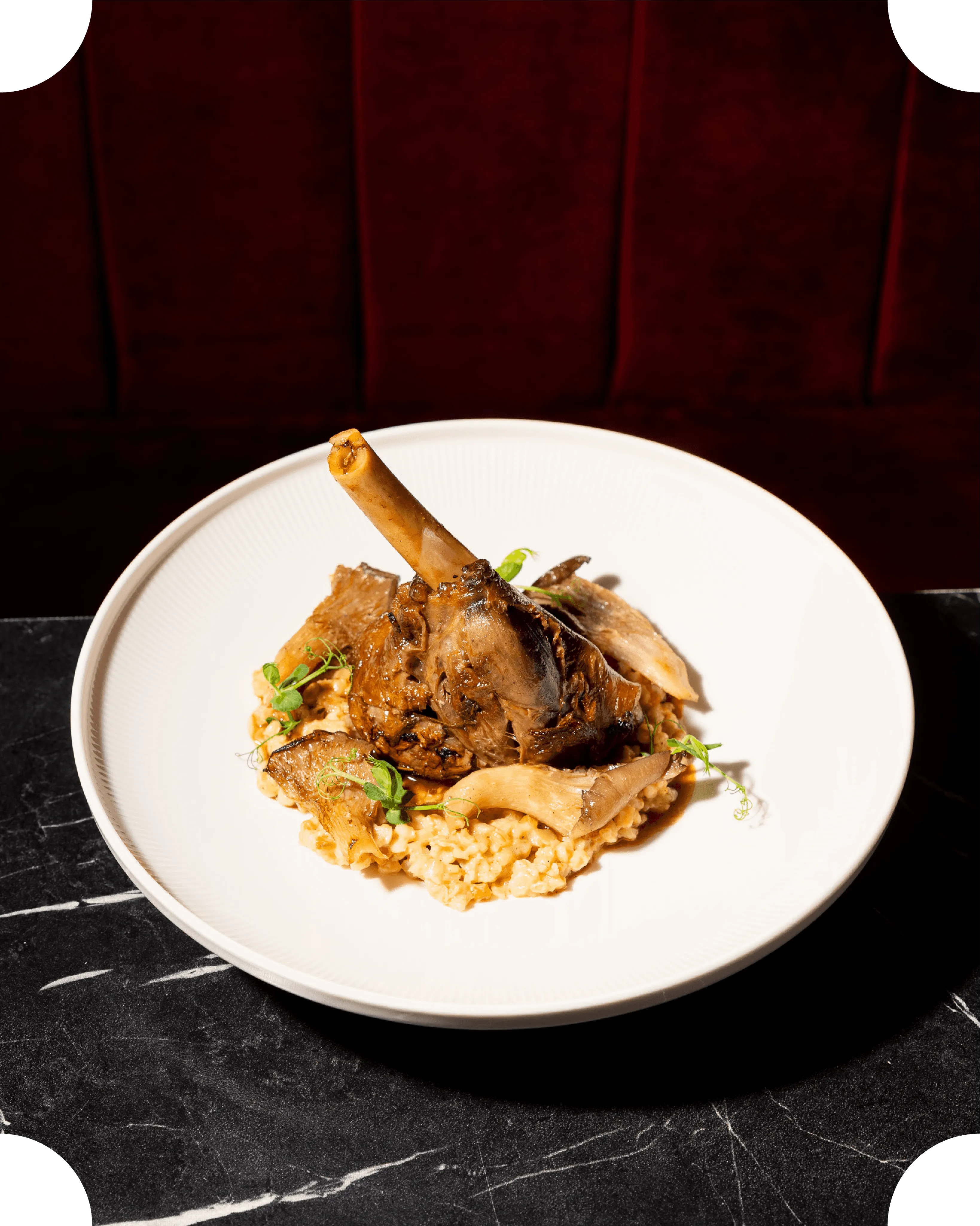 Zarte Lammhaxe, Mangal Mezze & Grill Saarbrücken. Türkische Grill-Spezialität.