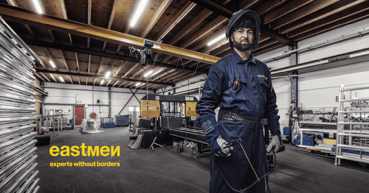 Lasser van Eastmen in een loods aan het werk