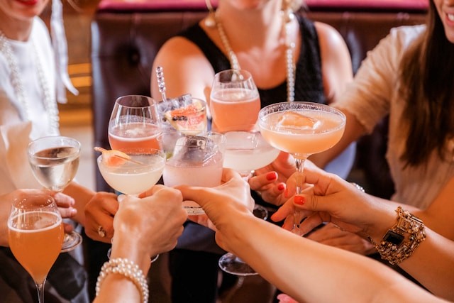 Group of people cheersing cocktails