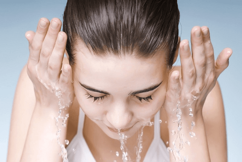 Nên kiêng nước từ 3 - 5 ngày sau khi xăm chân mày