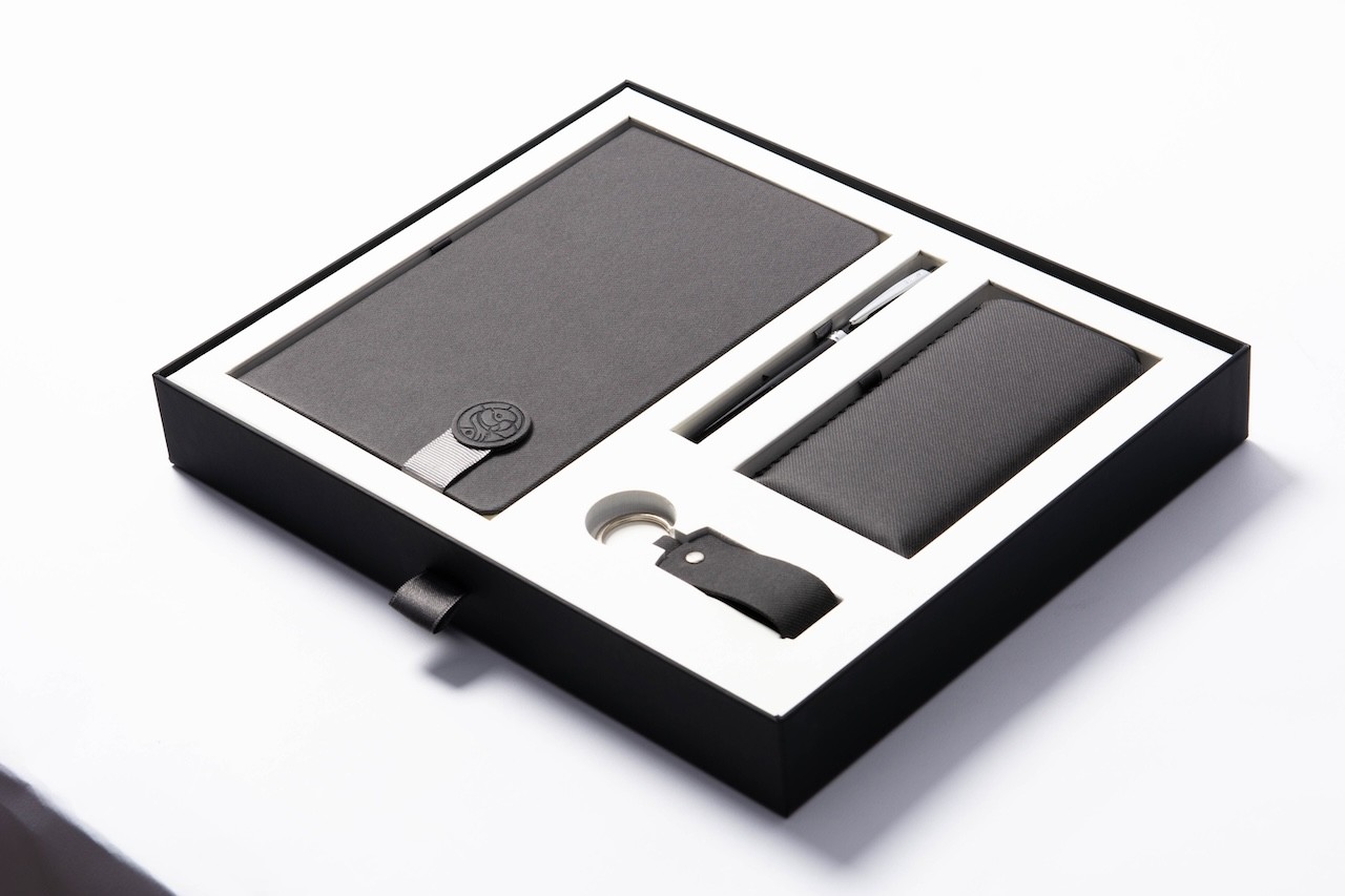 Classic executive gift set packaging solution
