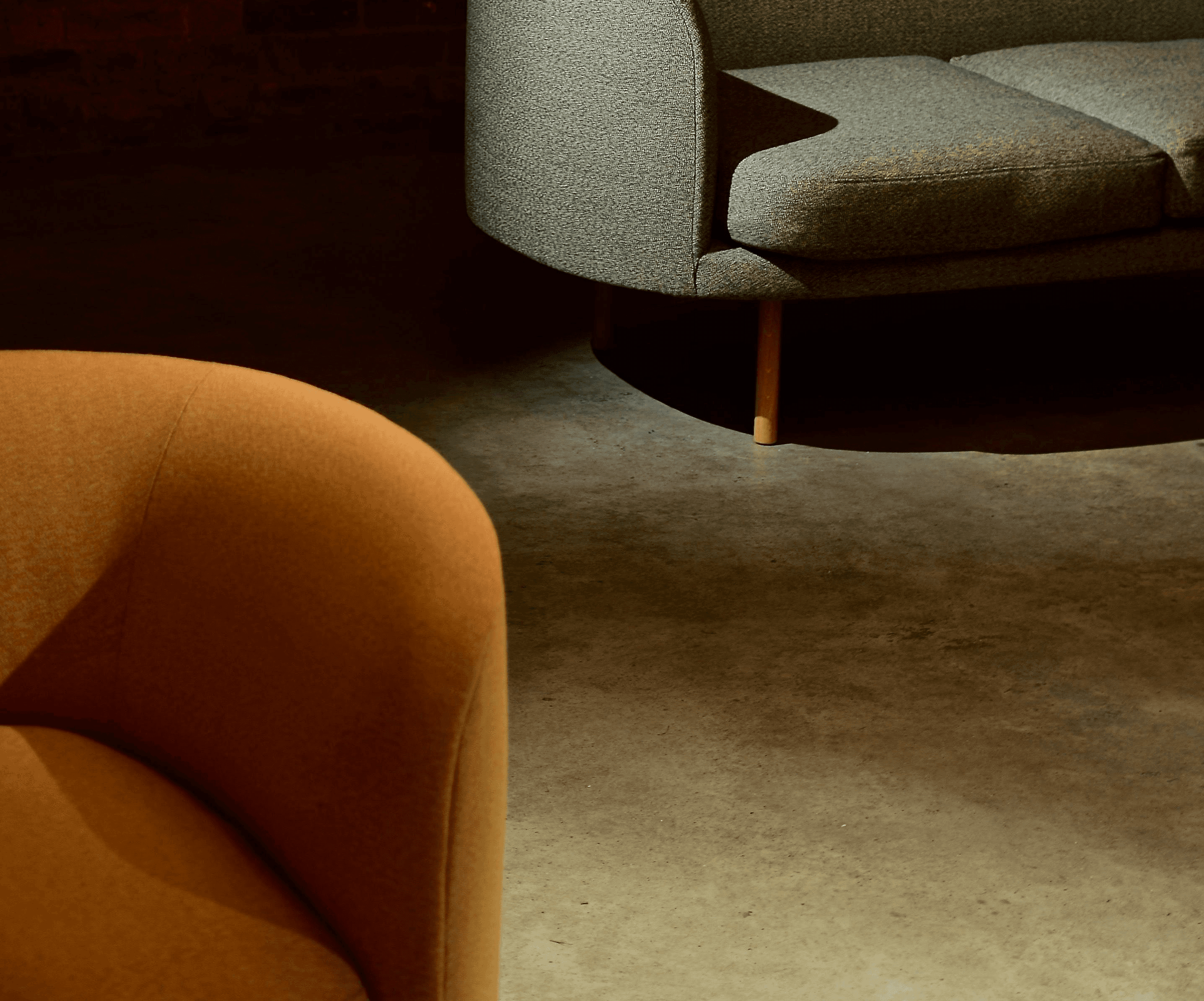 brown crt tv on brown wooden table