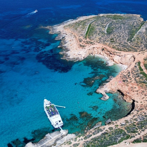 спускайтеся та плавайте в Блакитній лагуні