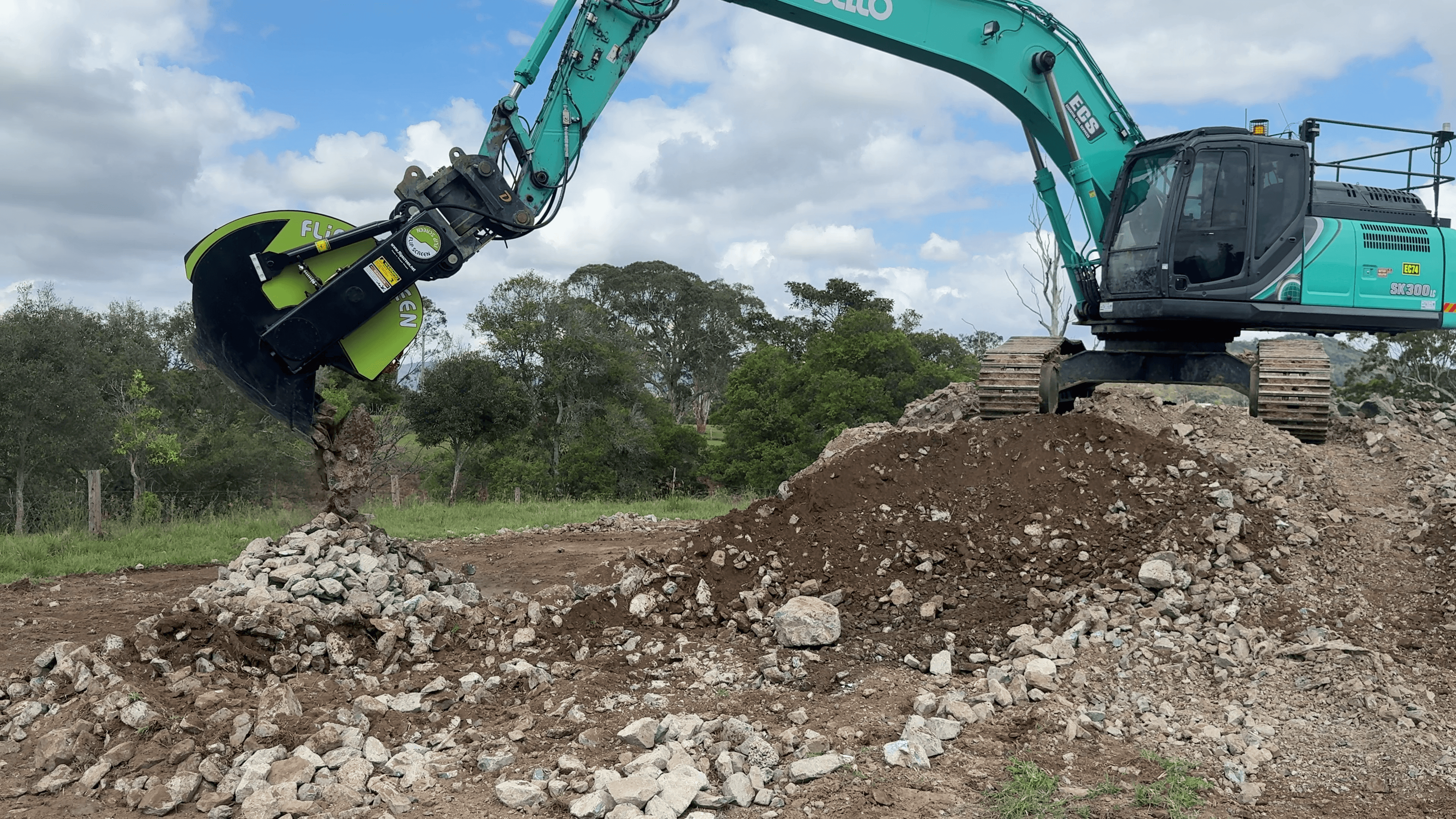 E20 FlipScreen on an Excavator 1