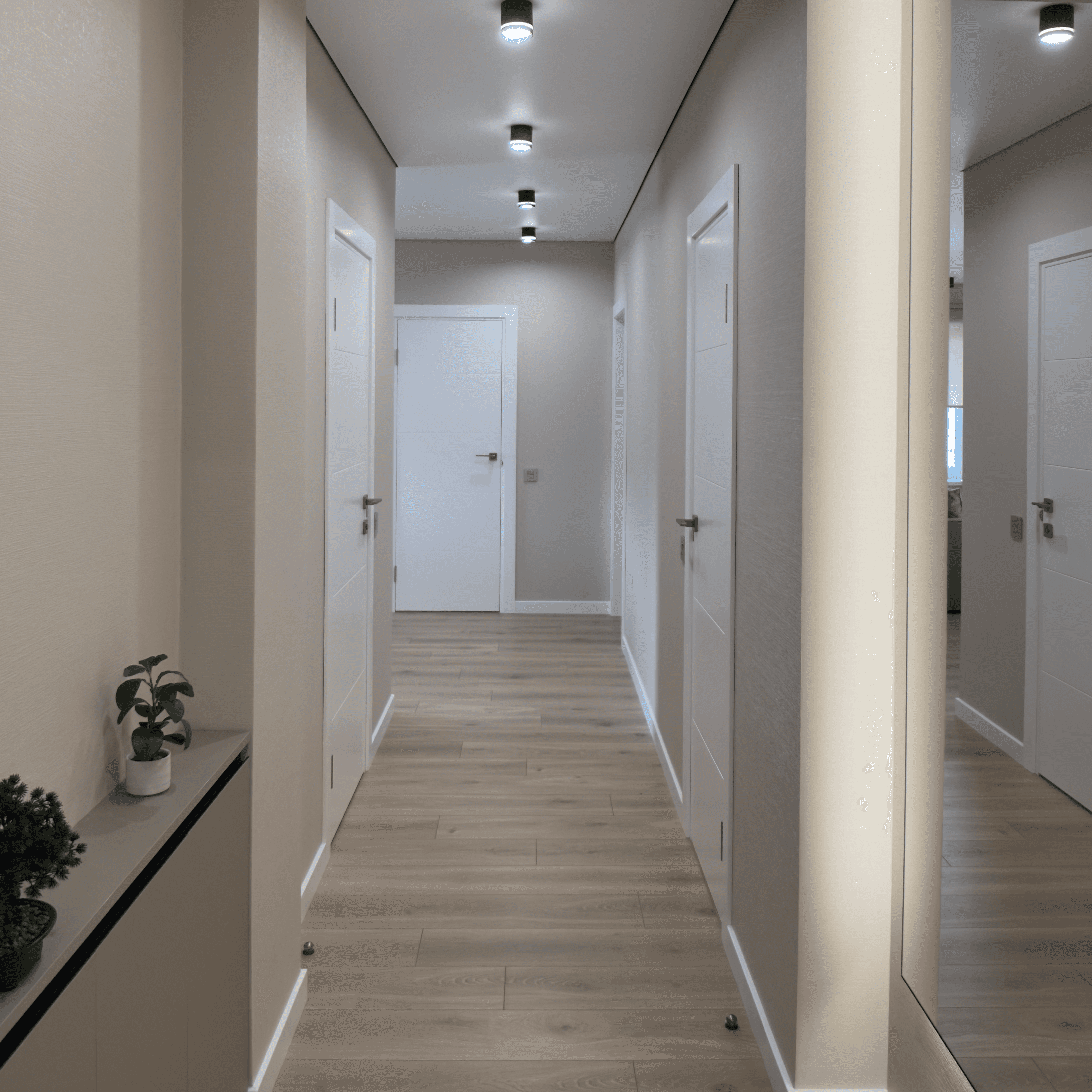 Просторий коридор з дзеркалом на всю стіну та вбудованим освітленням