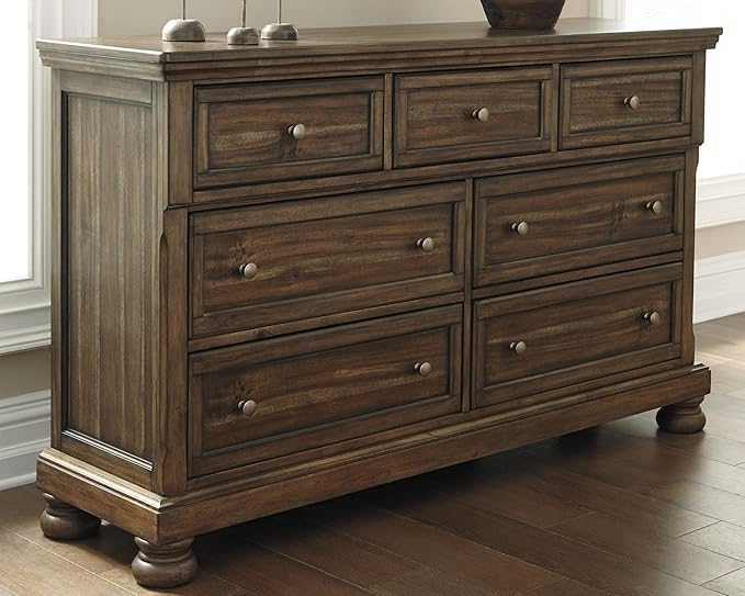 Flynnter dresser – A stylish and functional furniture piece, perfect for any modern home.