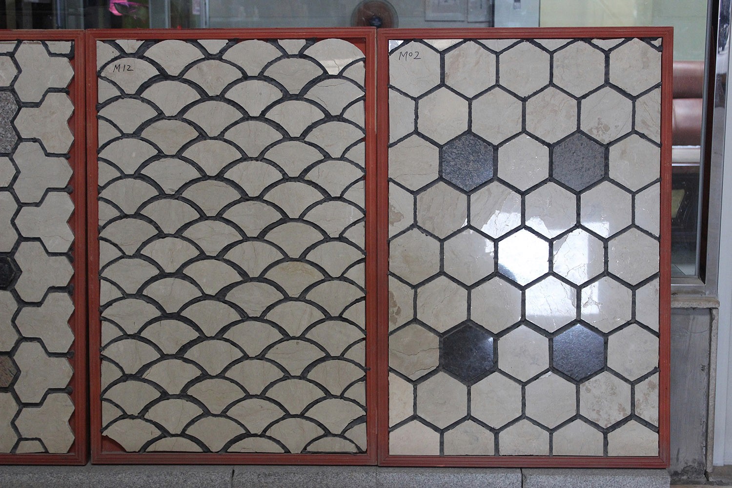 Variety of stone tiles and mosaic pieces created by the stone splitting machine, demonstrating its ability to produce decorative elements for paving squares and wall designs.