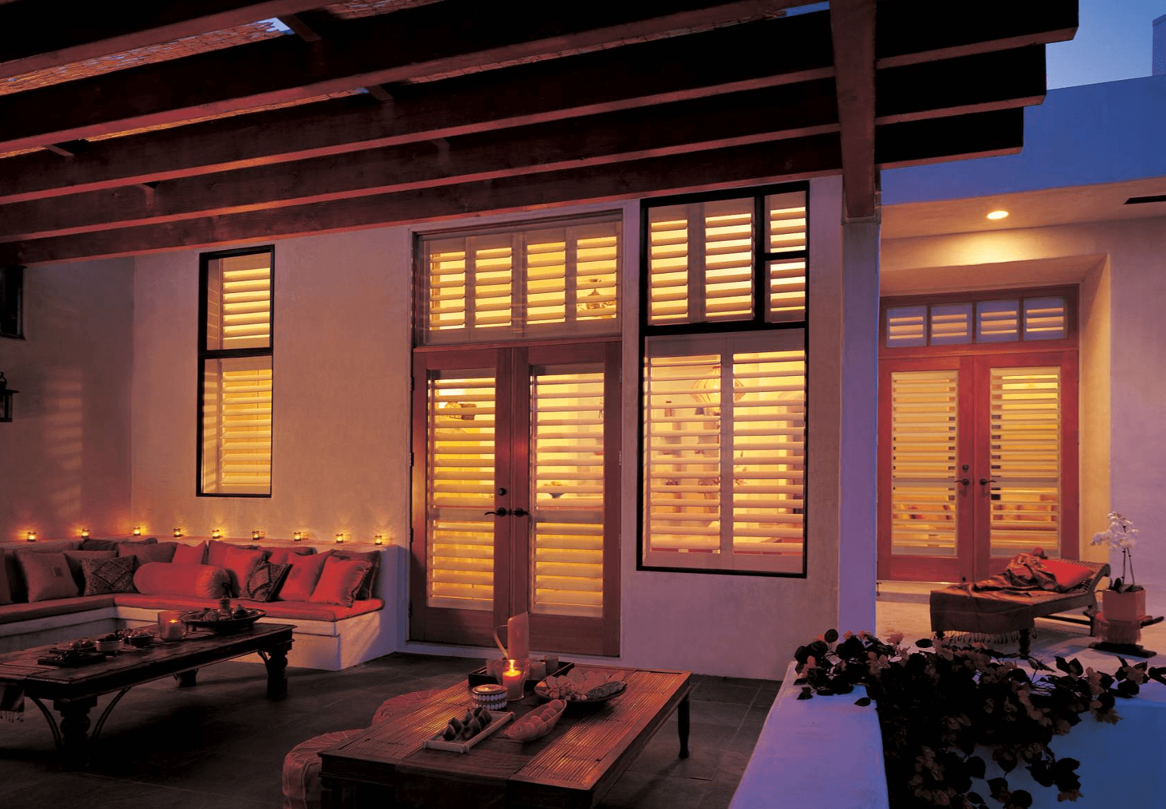 Newstyle Hybrid Shutters with Outside View