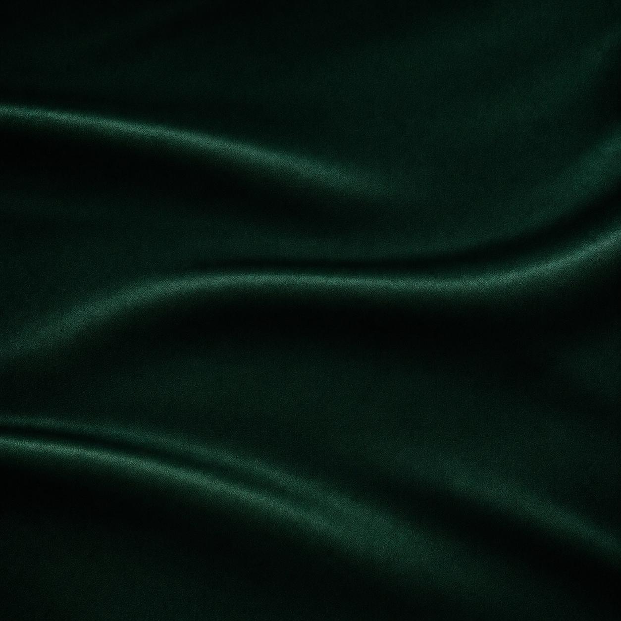 Close-up diamond jewellery detail representing VIKA craftsmanship.