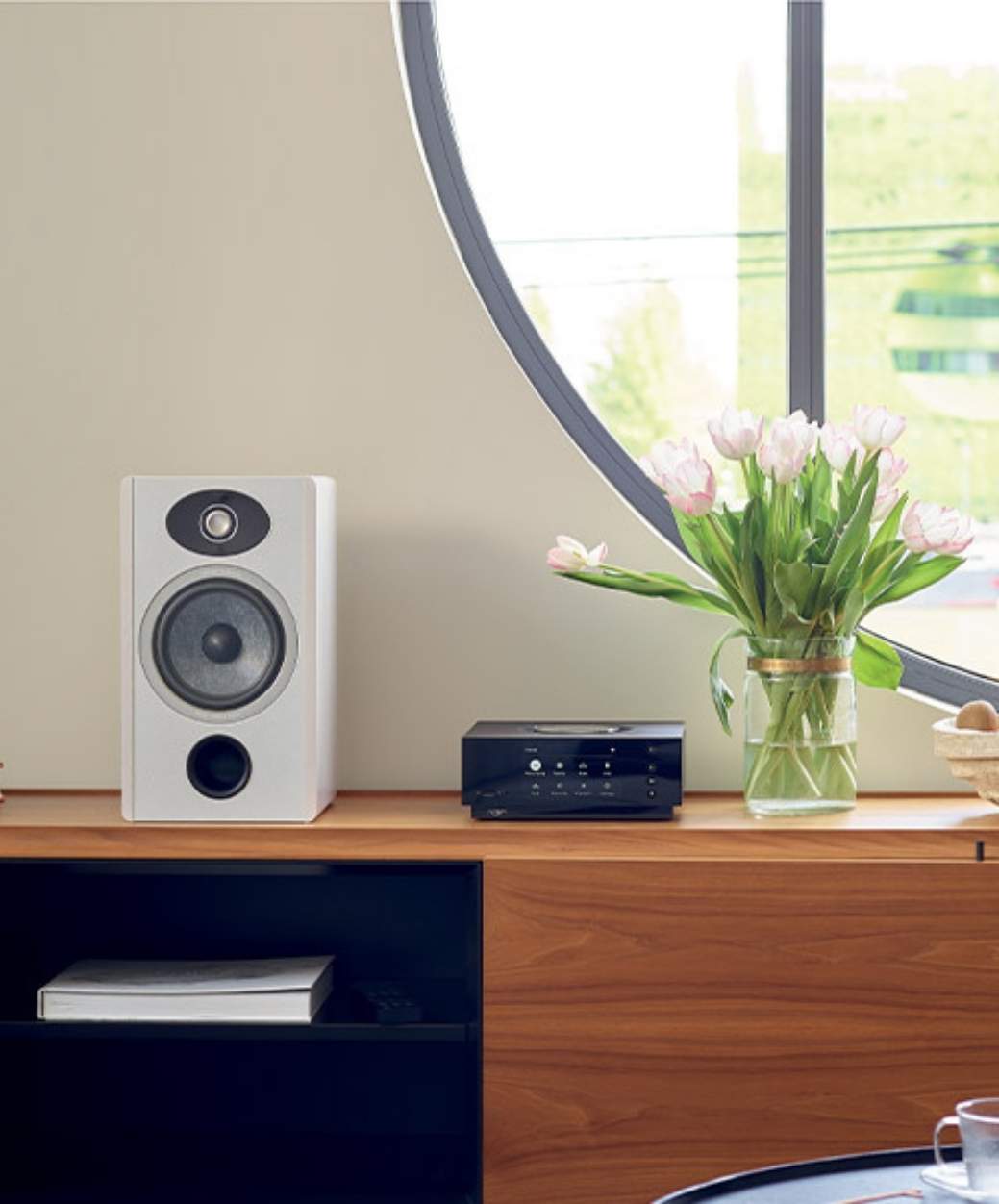 Naim Uniti Atom HDMI lifestyle