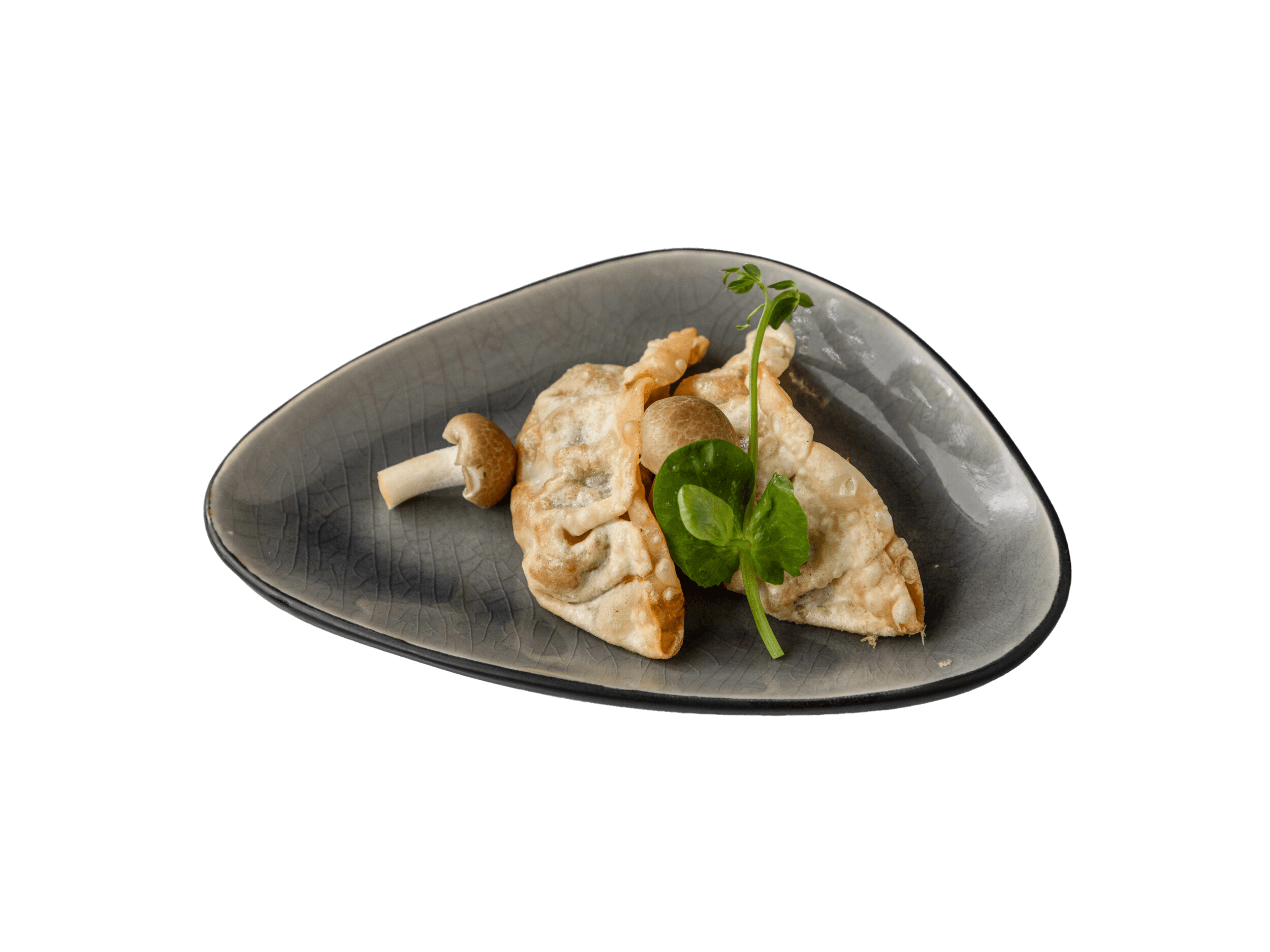 een stuk Zalm Kaas Roll sushi op een grijs keramisch bord met paarse shisoblaadjes, gevuld met zalm, roomkaas en avocado