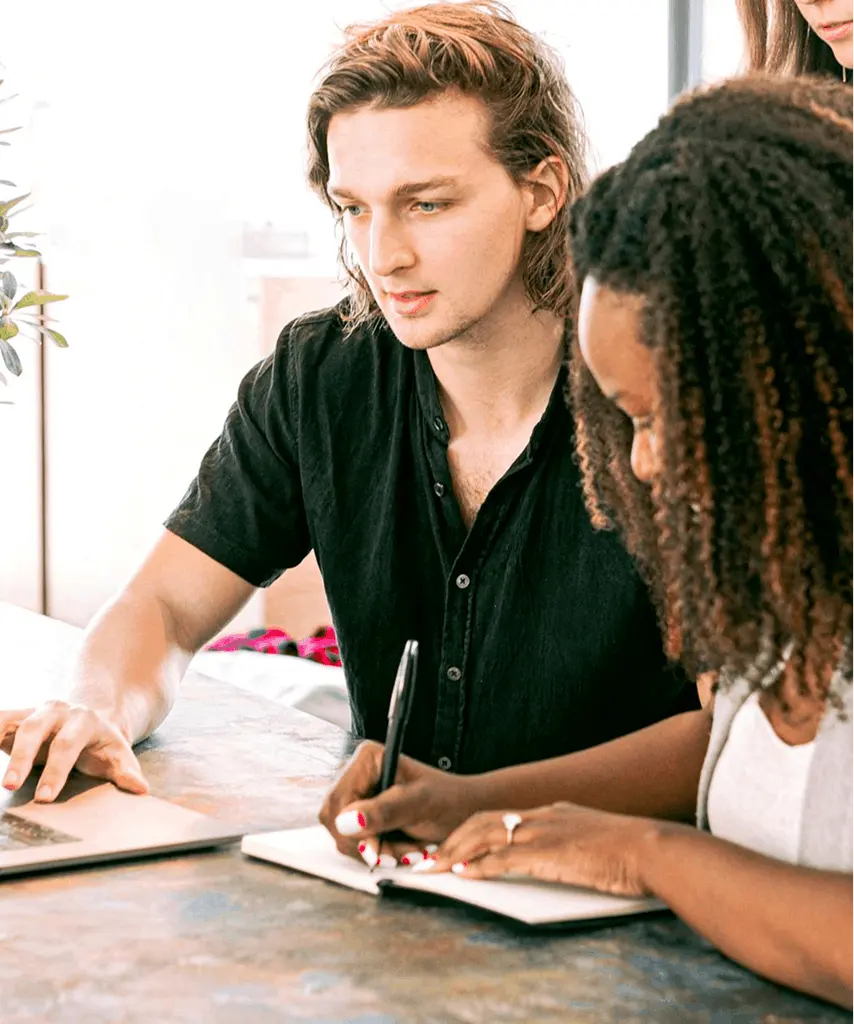 Emprendedores colombianos construyendo su marca propia con dropshipping y fulfillment | LABLLD