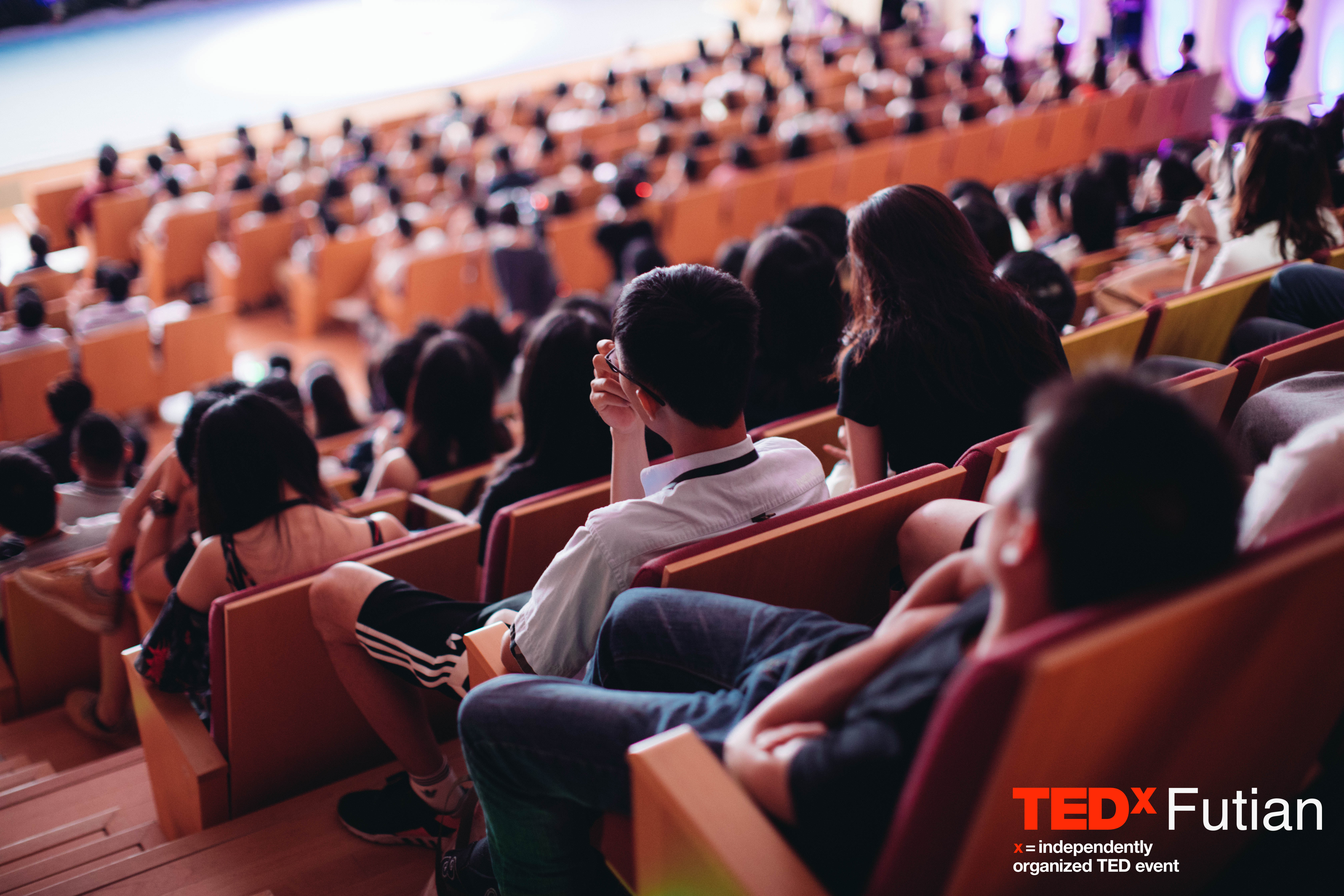 观众在TEDx演讲现场