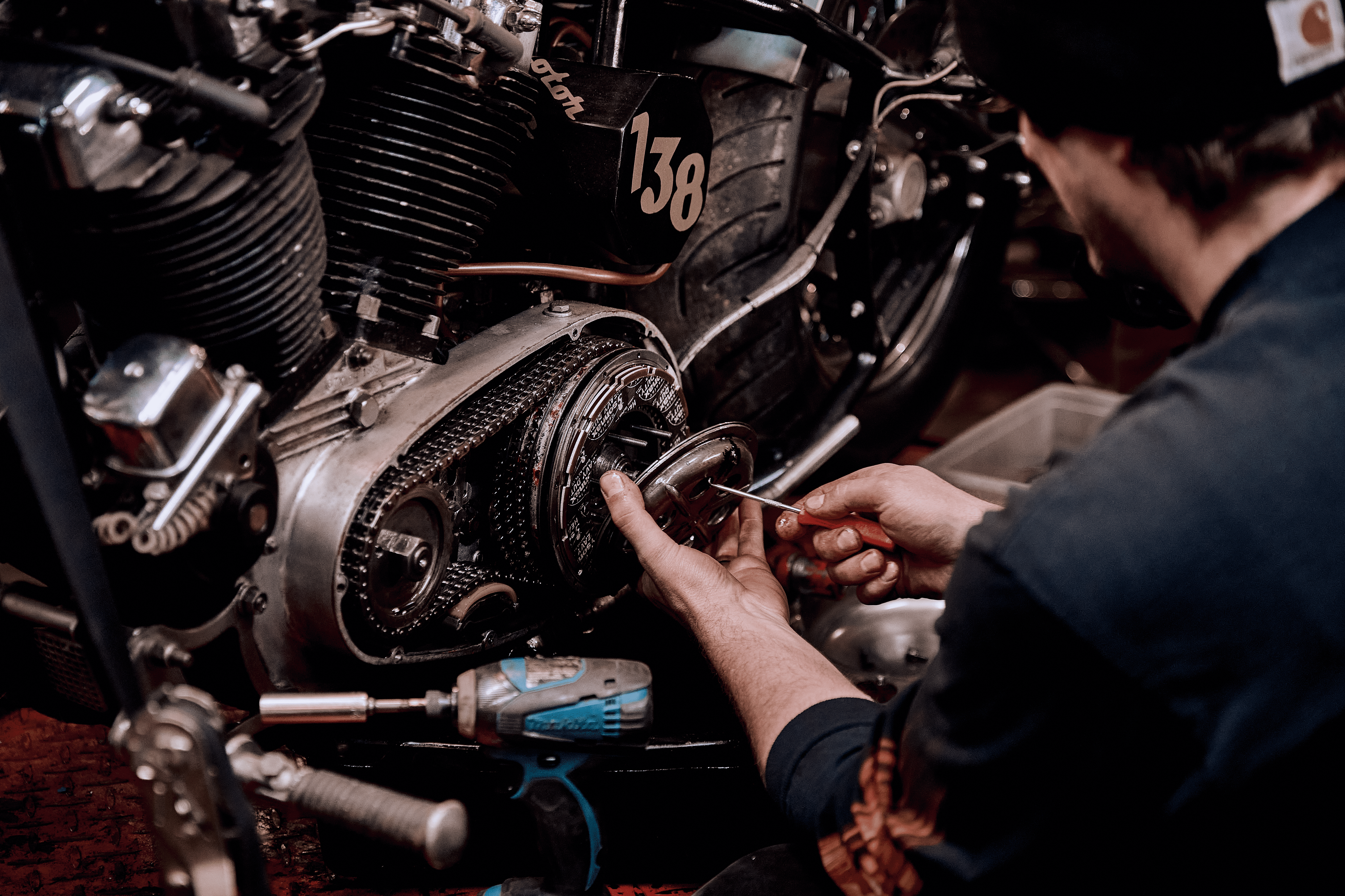 Motorkerékpár szerviz műhely belső – Borbély Motors Mikepércs