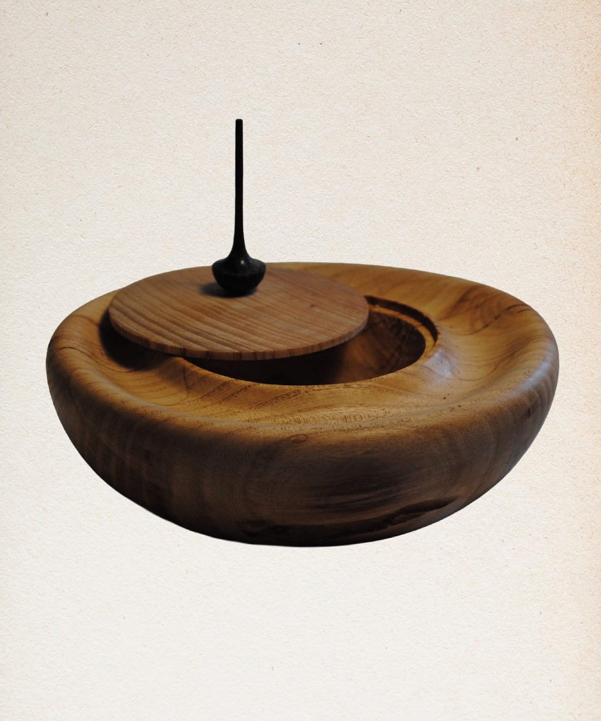 Pièce unique en bois tournée et sculptée par Nicolas Vincent