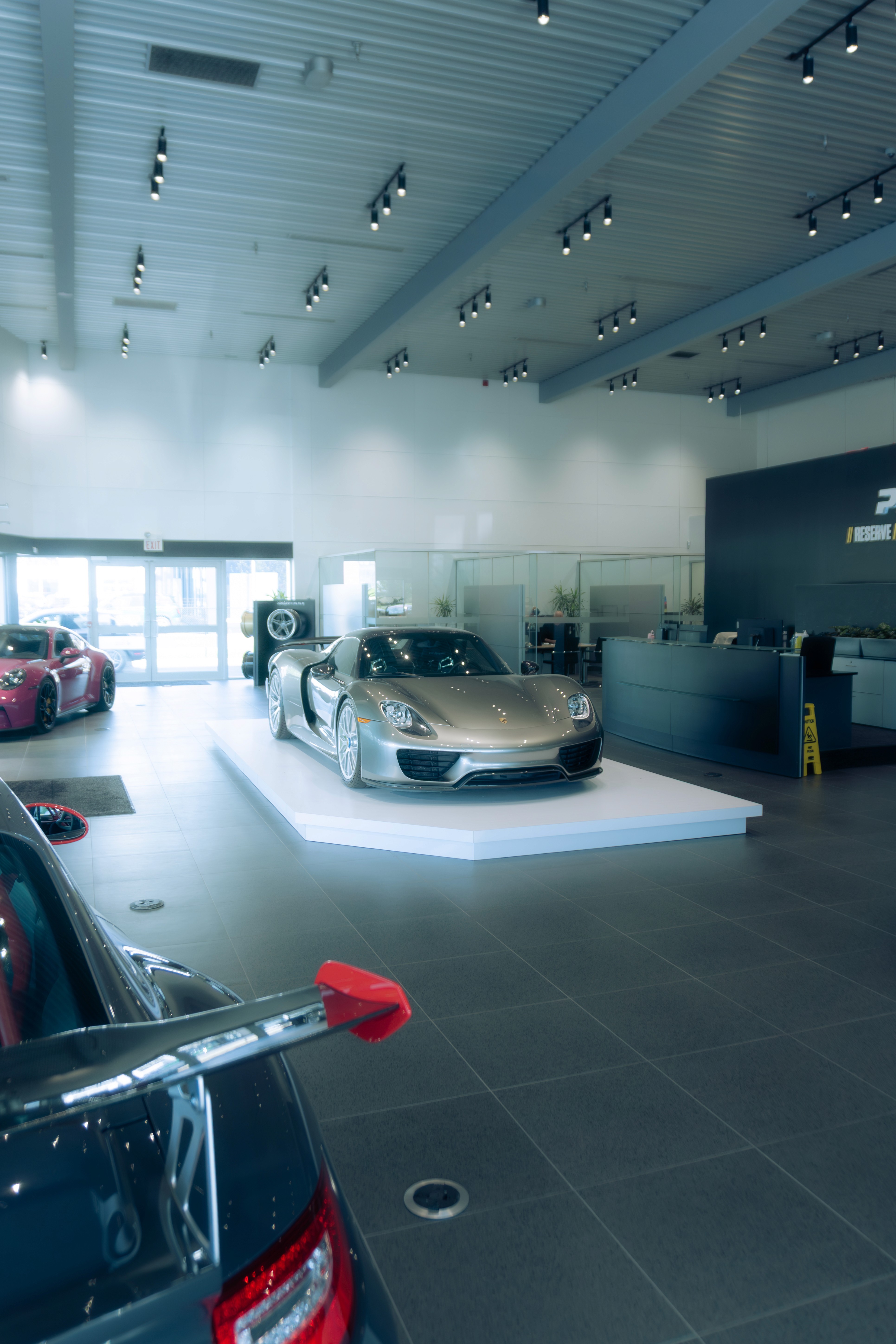 918
