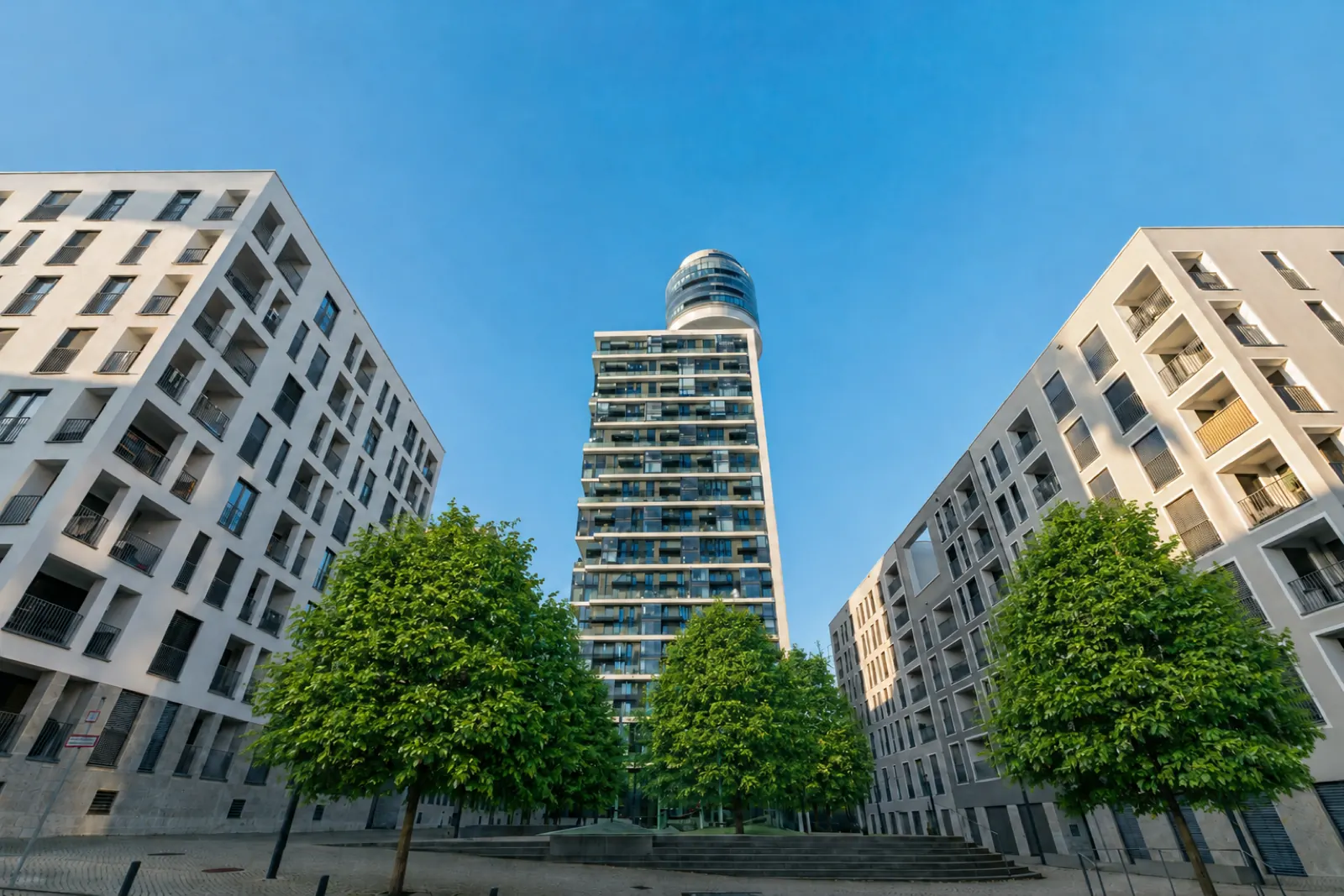 Henninger Turm Frankfurt – Fassadenansicht der Premium-Residenz