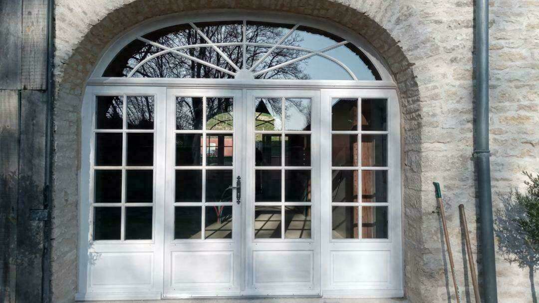 Pose de porte d'entrée sur-mesure et porte de garage à Tonnerre