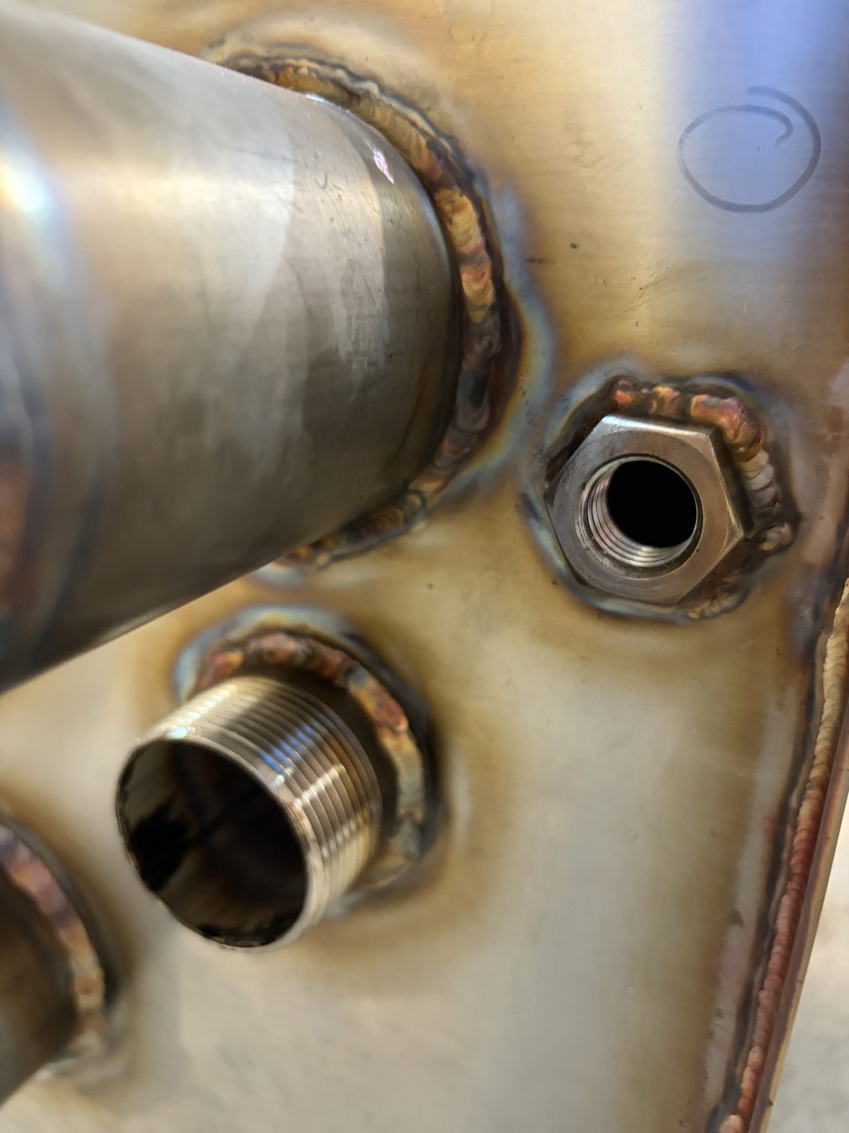 Nerezová nádrž na olej na autojeřáb