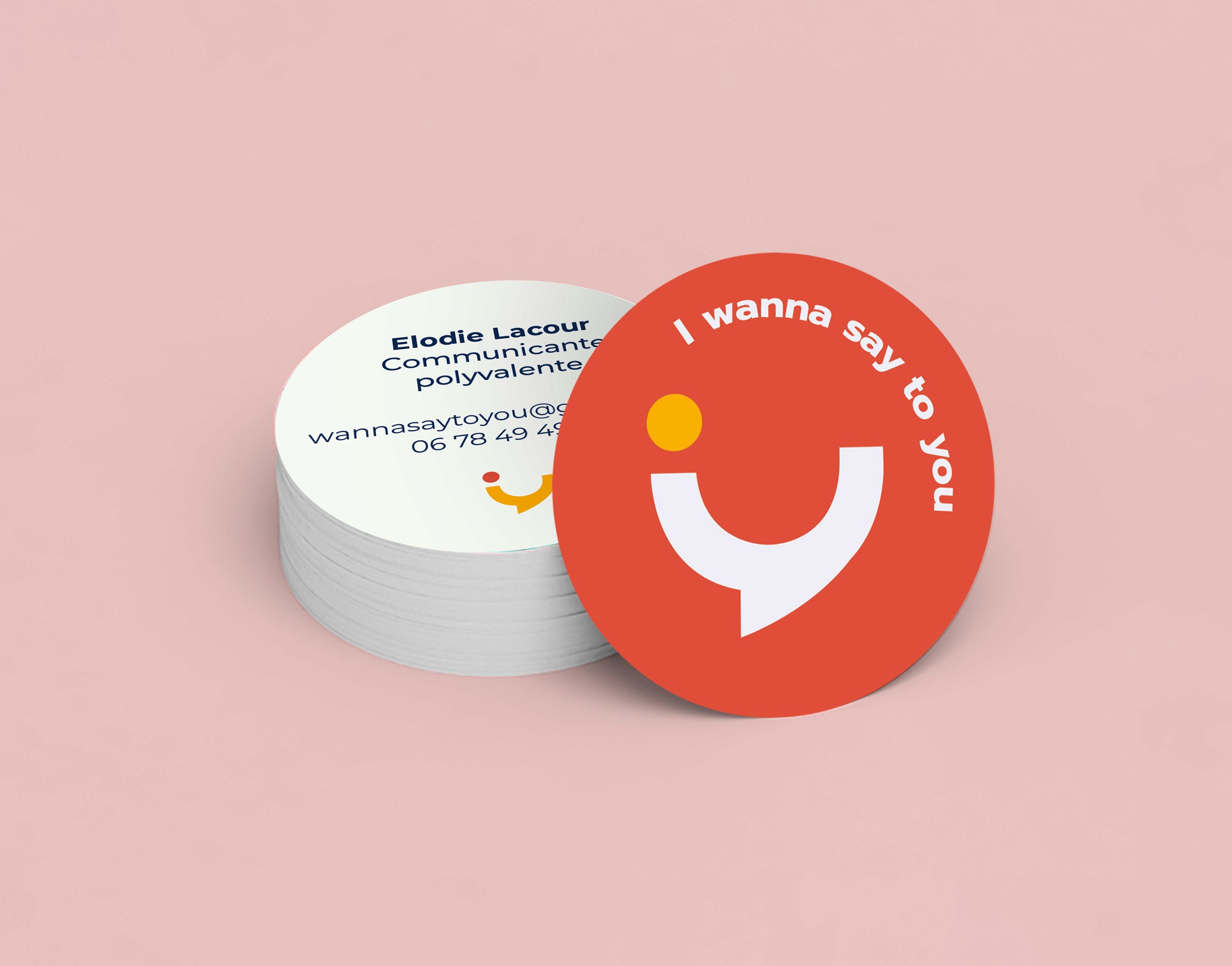 Carte de visite ronde et recto coloré orange avec le logo IWSTY