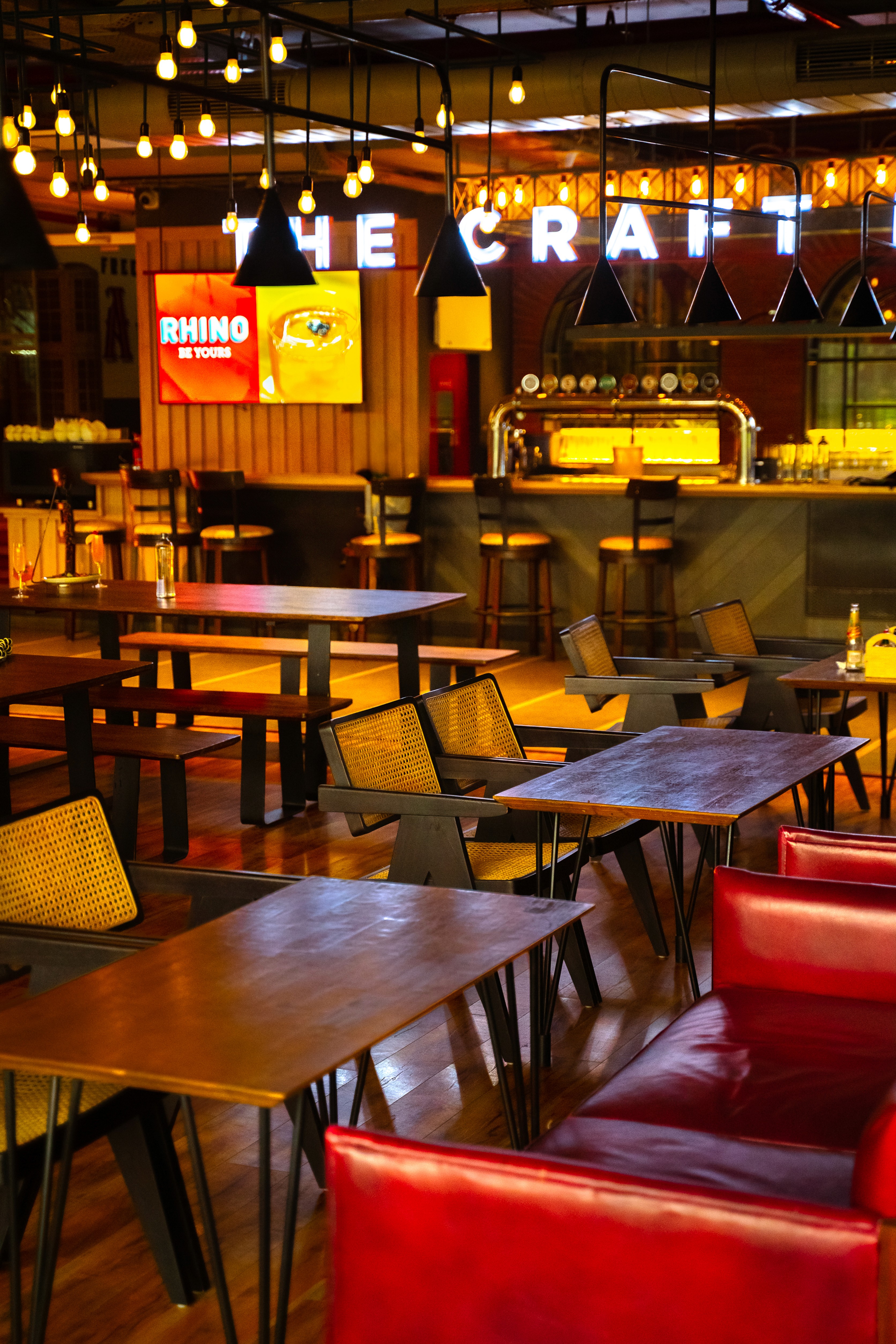 red-rhino-whitefield-best-brewpub-bangalore-interior