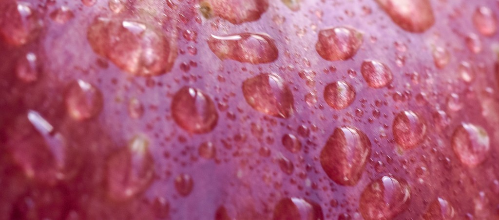 a blurry image of an orange and white background