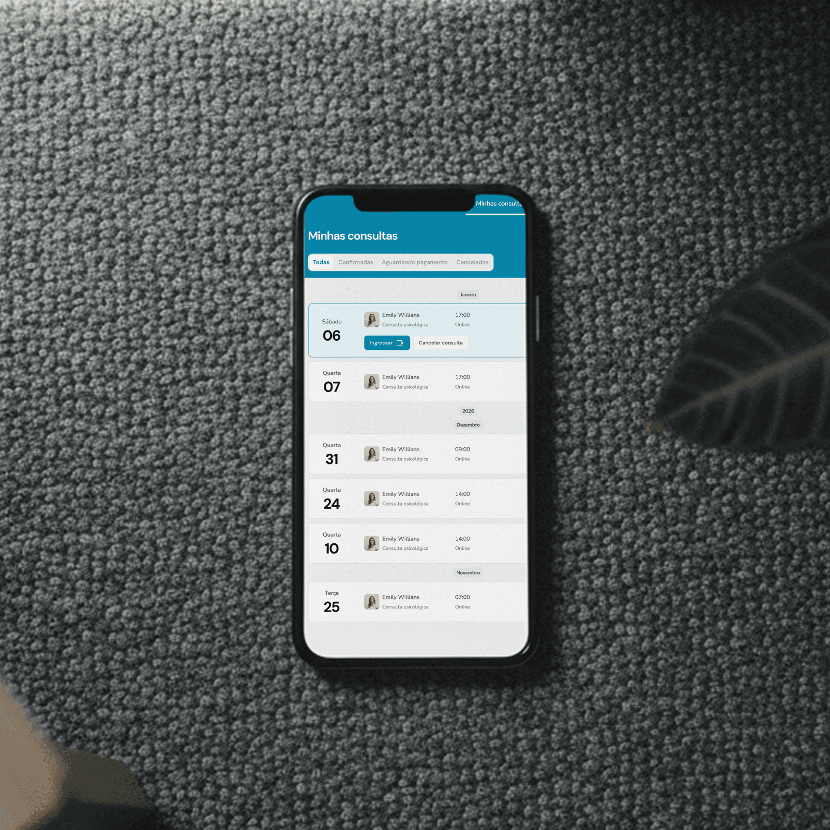Celular na página de consultas da OnMind