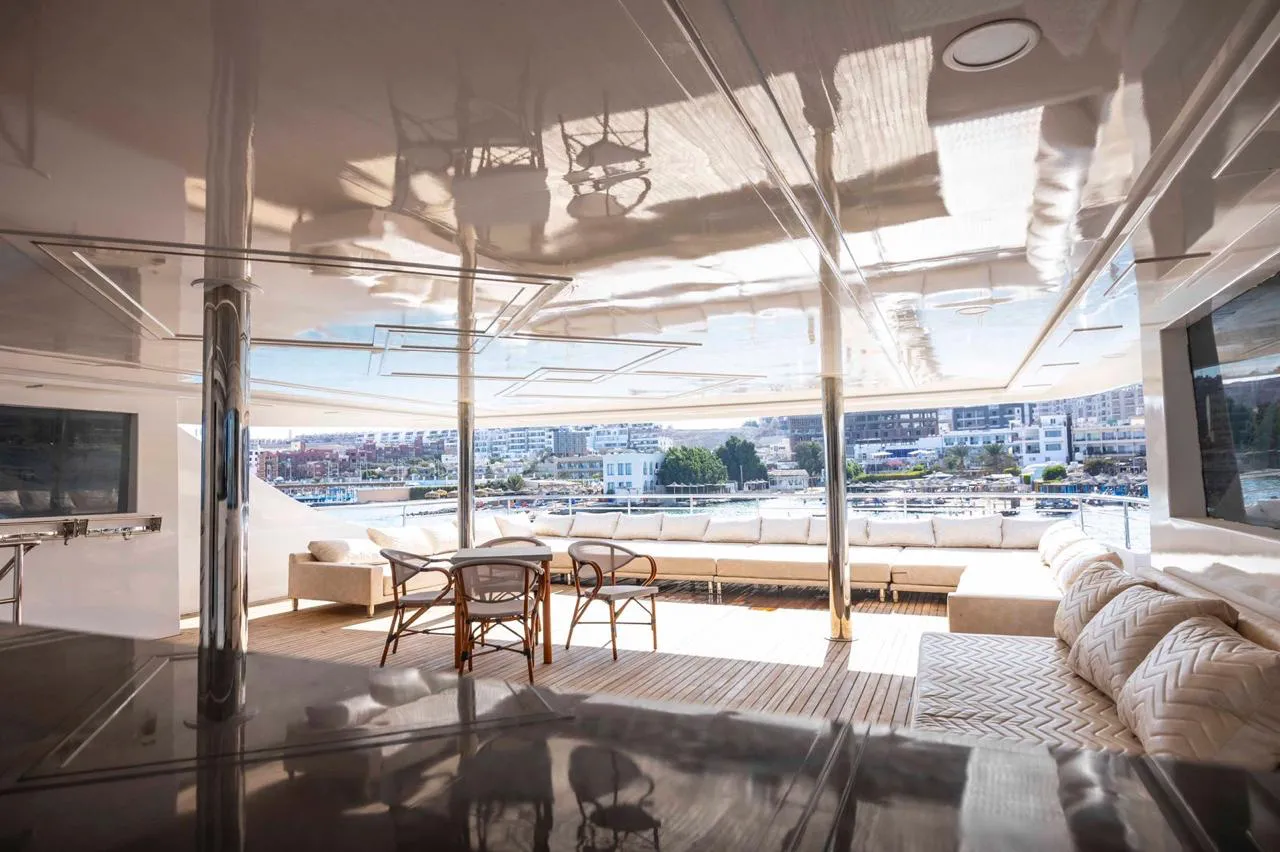 Double-bed cabin on Bismarck