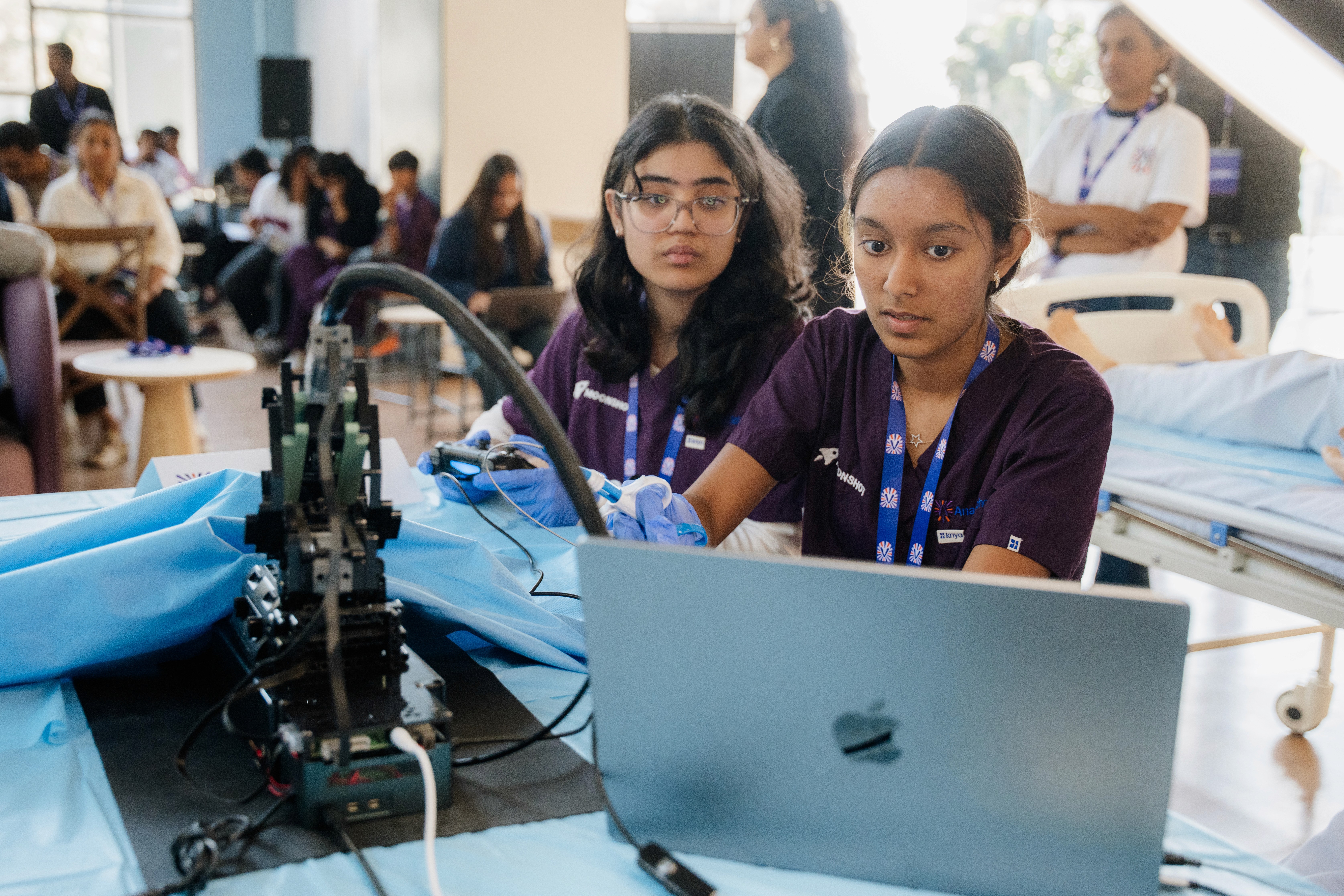 Collaborative AI and robotics experimentation in a modern lab