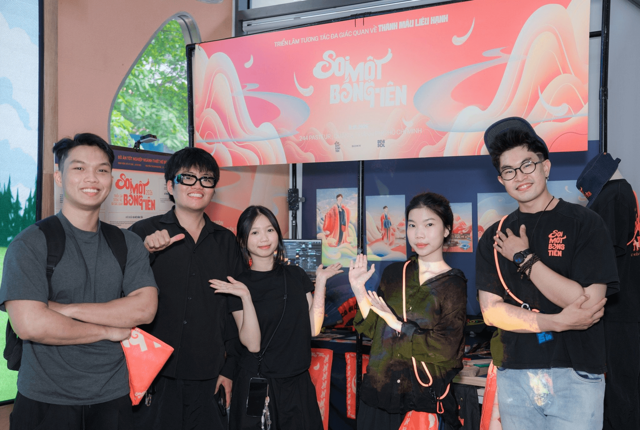 Khám phá không gian triển lãm sáng tạo của sinh viên Thiết kế đồ họa và Nghệ thuật số HSU