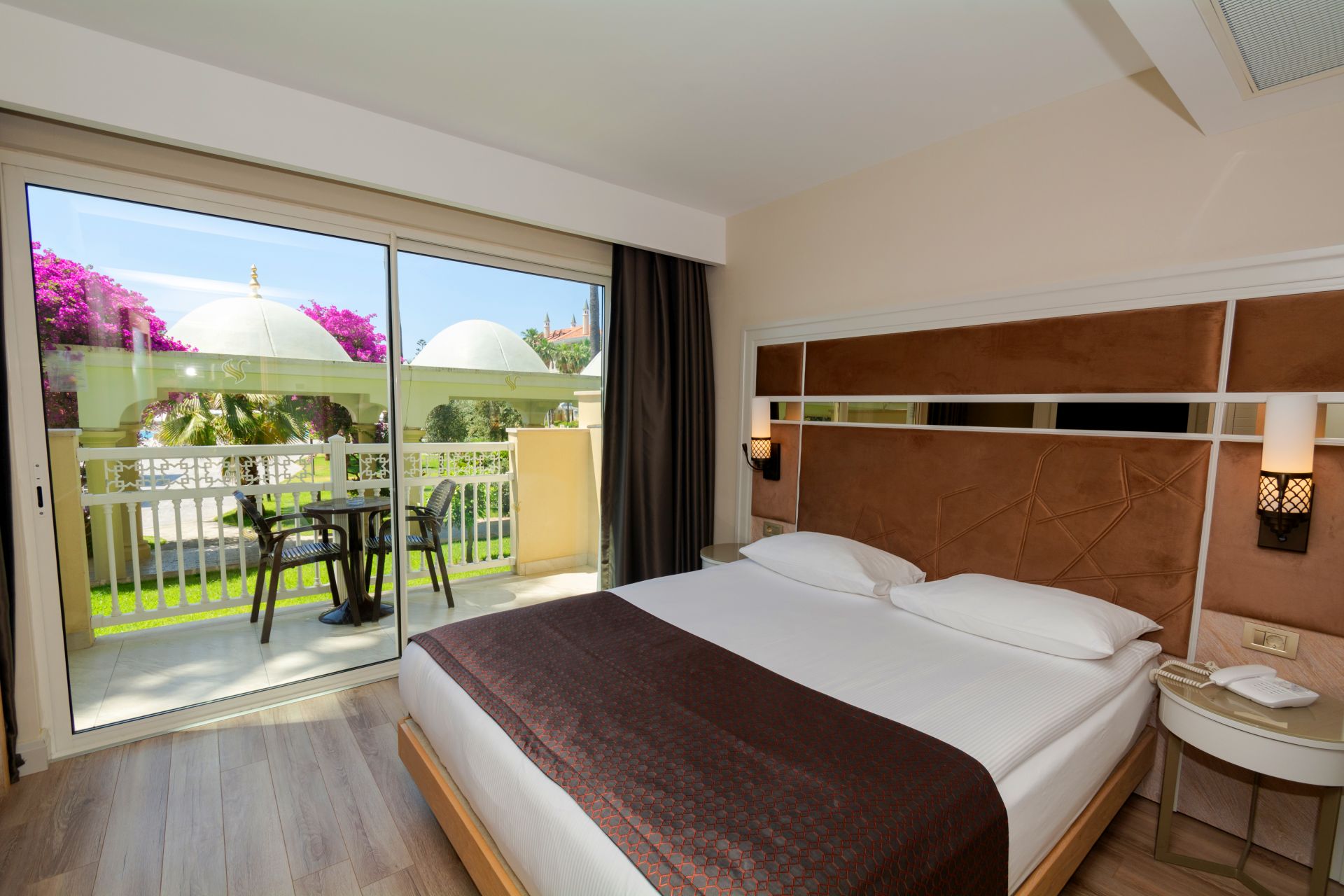 Deluxe Garden Family Room