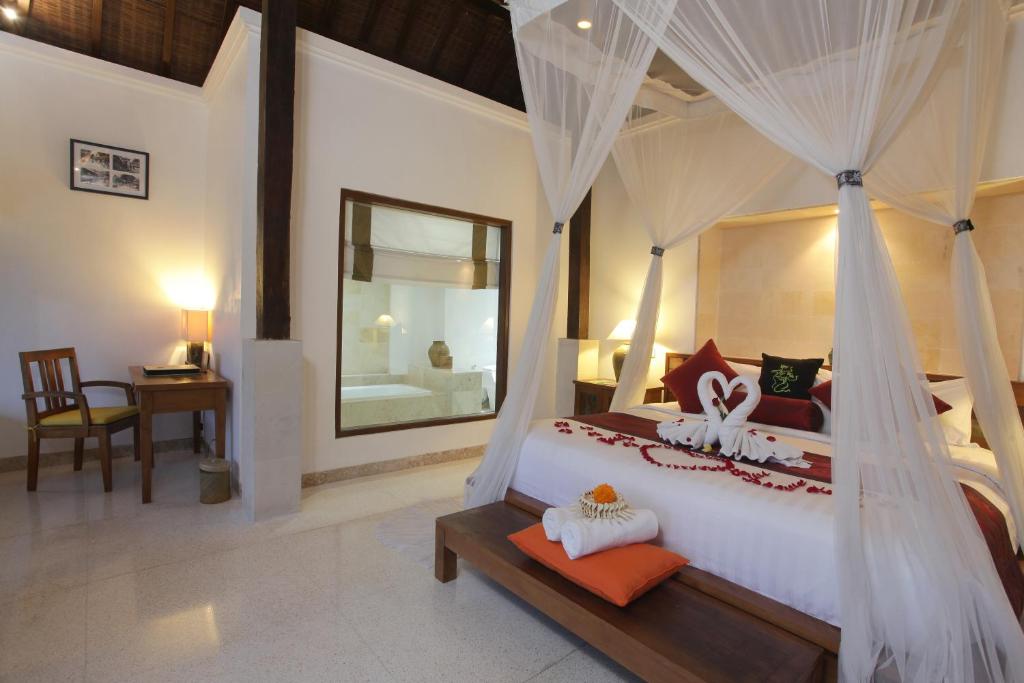 Operating villa complex with expansion potential in Ubud