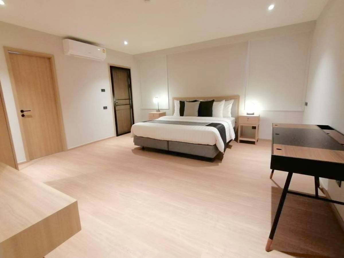 3-Bedroom Pet-Friendly Residence Ekkamai, Phra Khanong 3