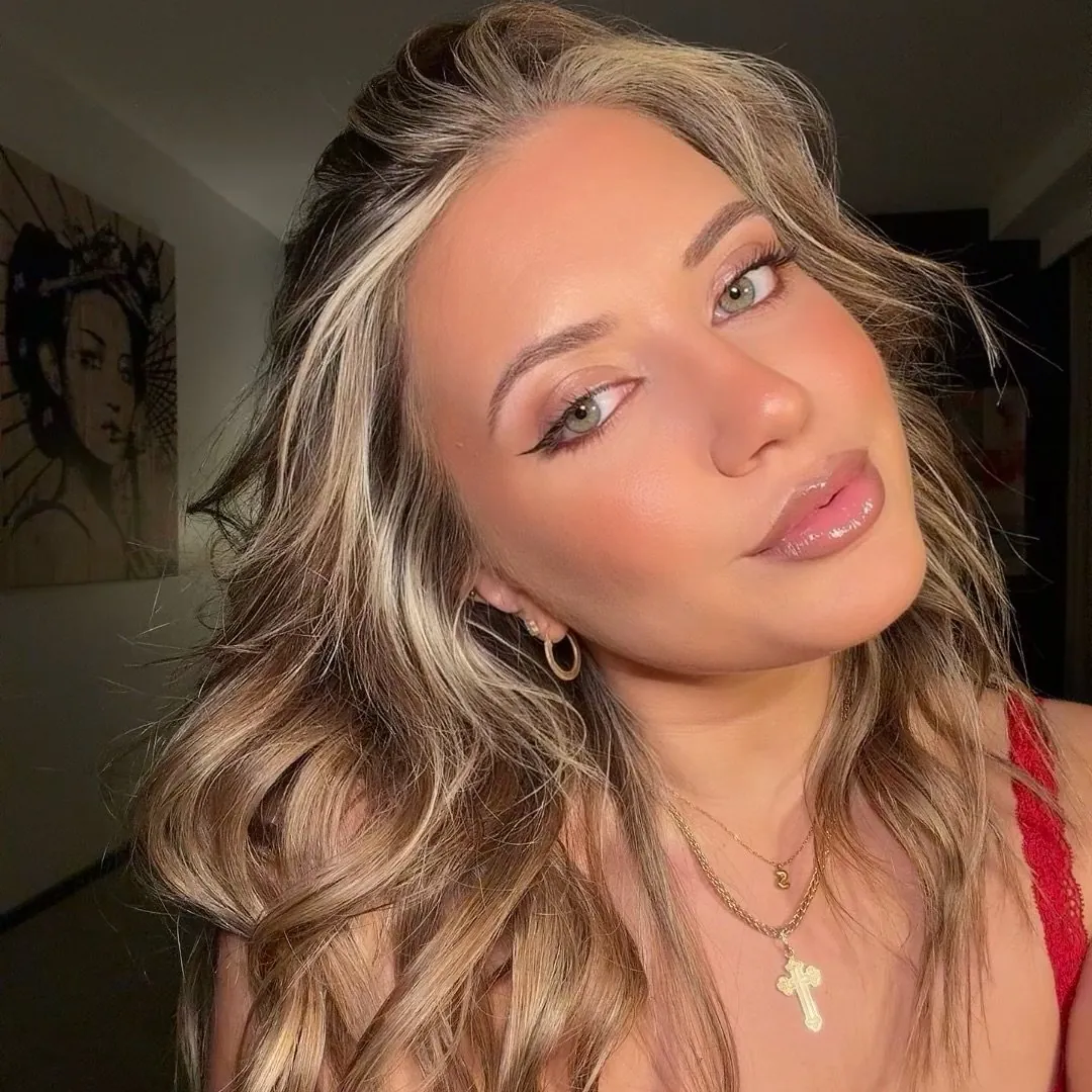 Sara Zeljkovic, beauty content creator represented by Antinéa