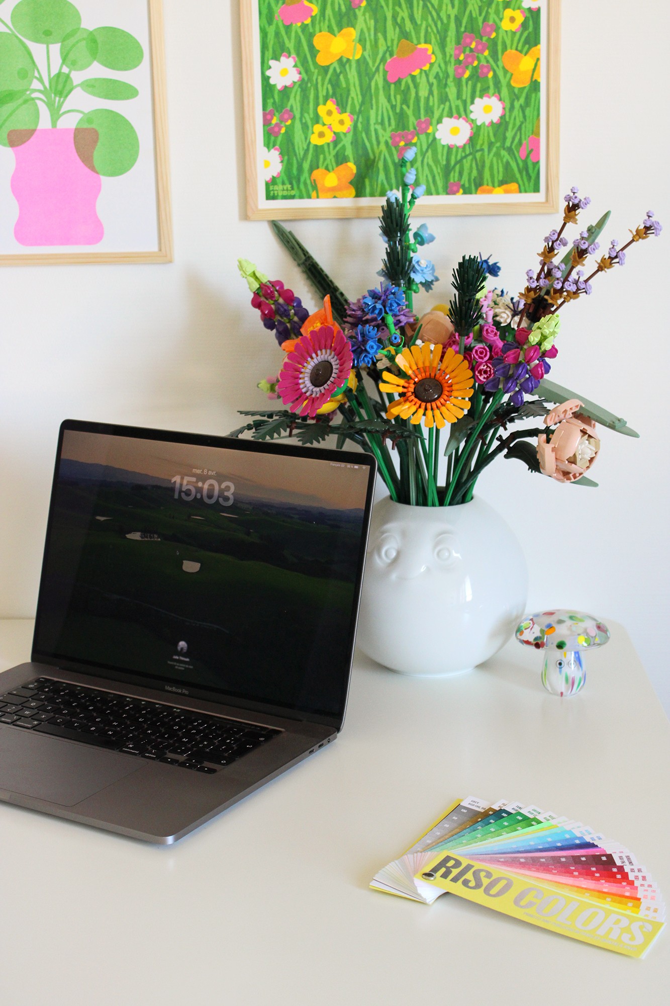 Ordinateur sur un bureau