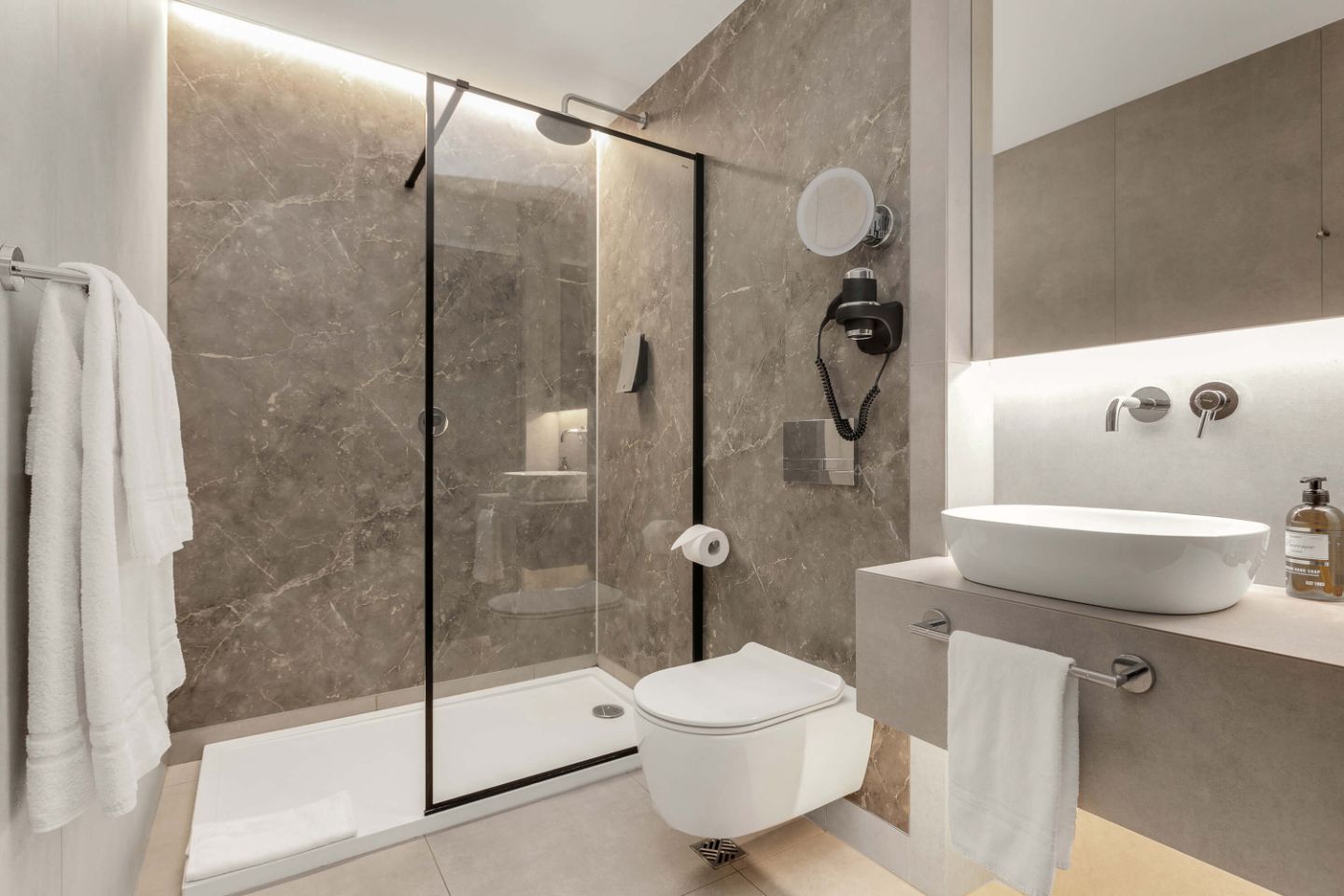 Bathroom Konvin Hotel