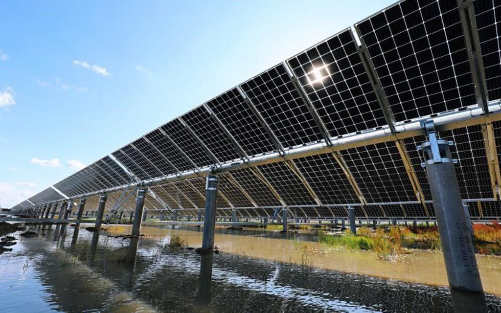 Bifaciale Solarmodule können die Produktion von Solarenergie erhöhen, perfekt für die Kombination mit einer Modual Solar Battery - www.modual.ch