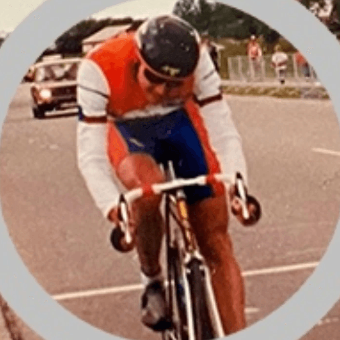 man in black crew neck shirt