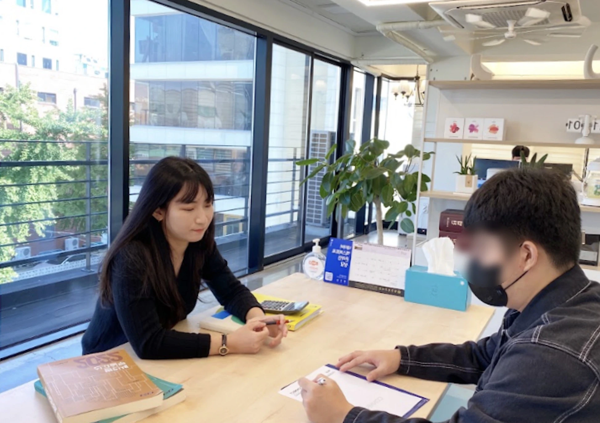 커넥트 세무회계 임지원 세무사의세무 상담 미팅 장면